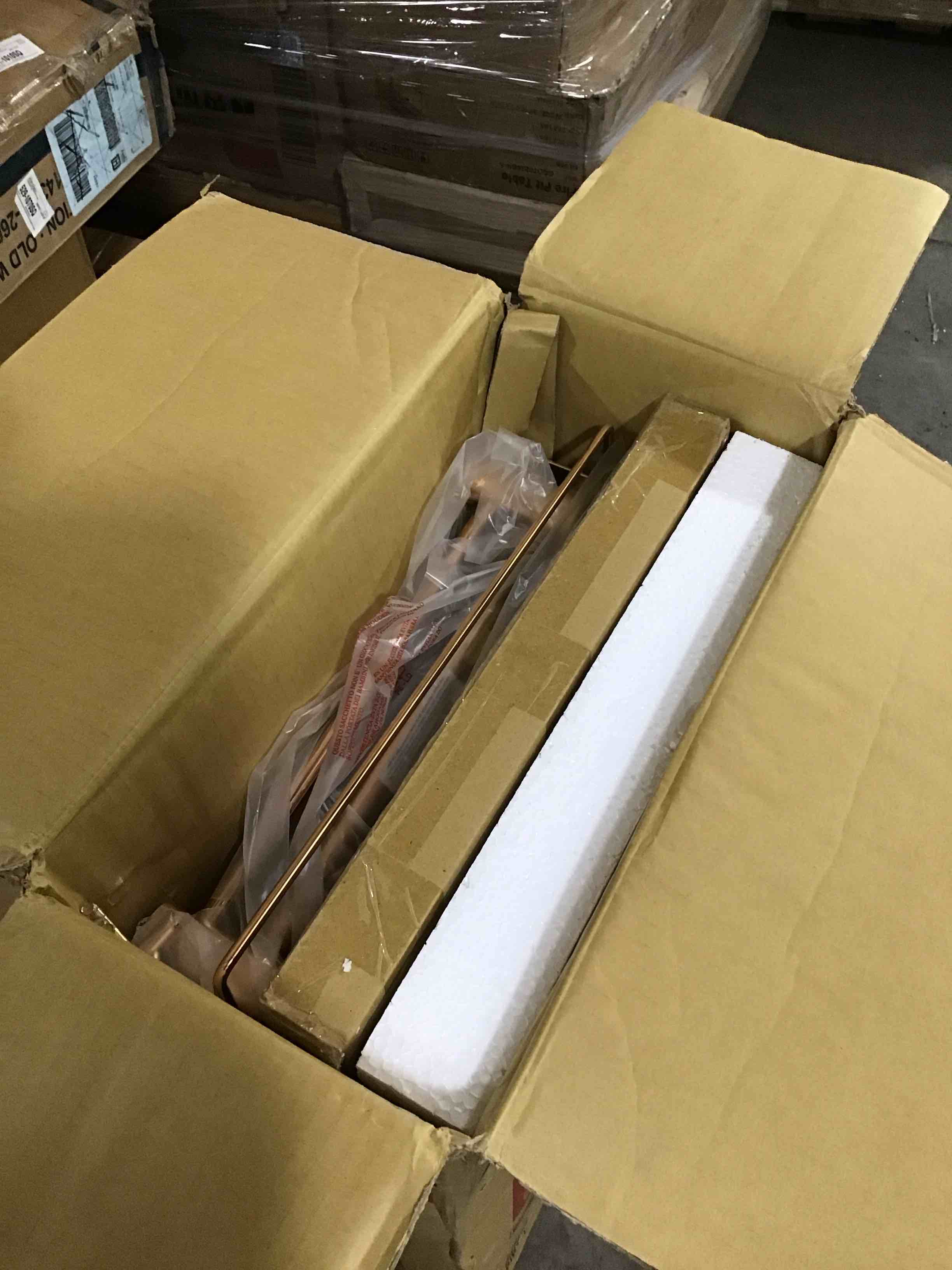 https://s3.amazonaws.com/lotting-images-prod/bidfta/RED6449902_1721155370951.jpeg