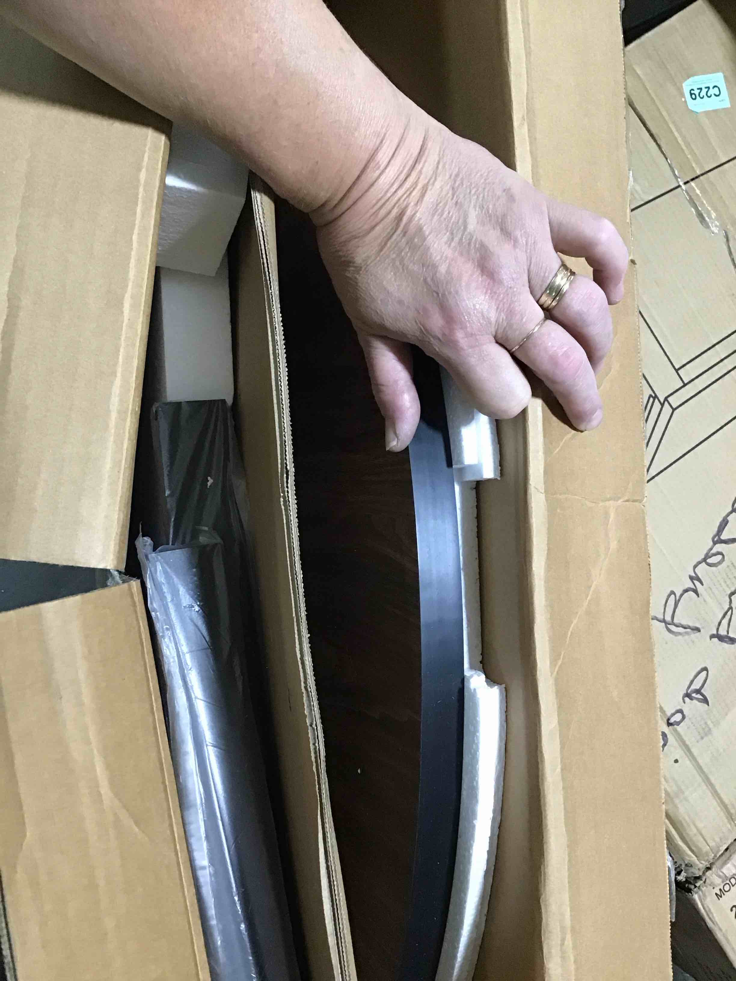 https://s3.amazonaws.com/lotting-images-prod/bidfta/RED6450237_1721670120128.jpeg