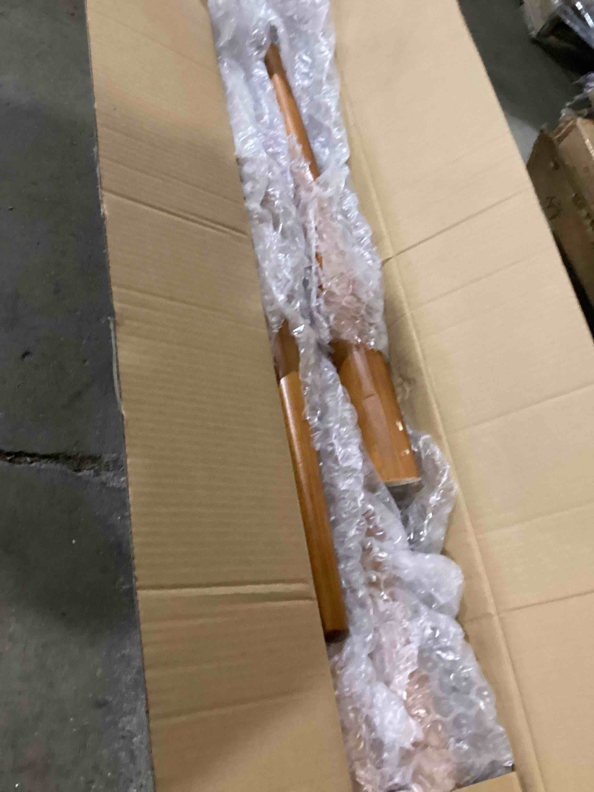 https://s3.amazonaws.com/lotting-images-prod/bidfta/RED6450885_1719320685500.jpeg
