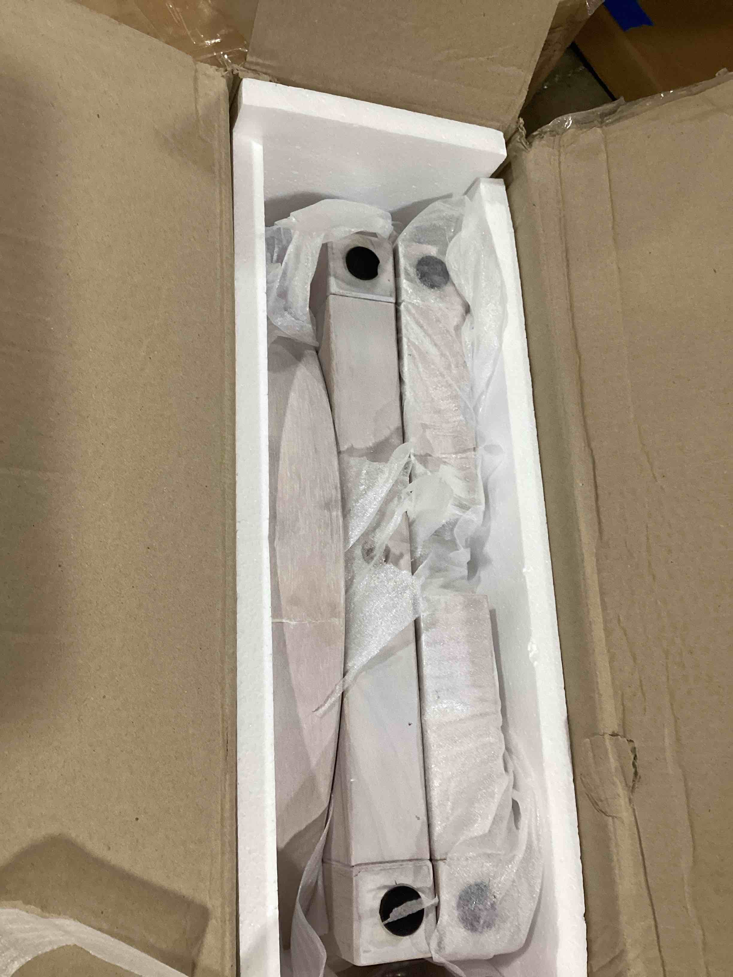 https://s3.amazonaws.com/lotting-images-prod/bidfta/RED6451497_1720009237724.jpeg