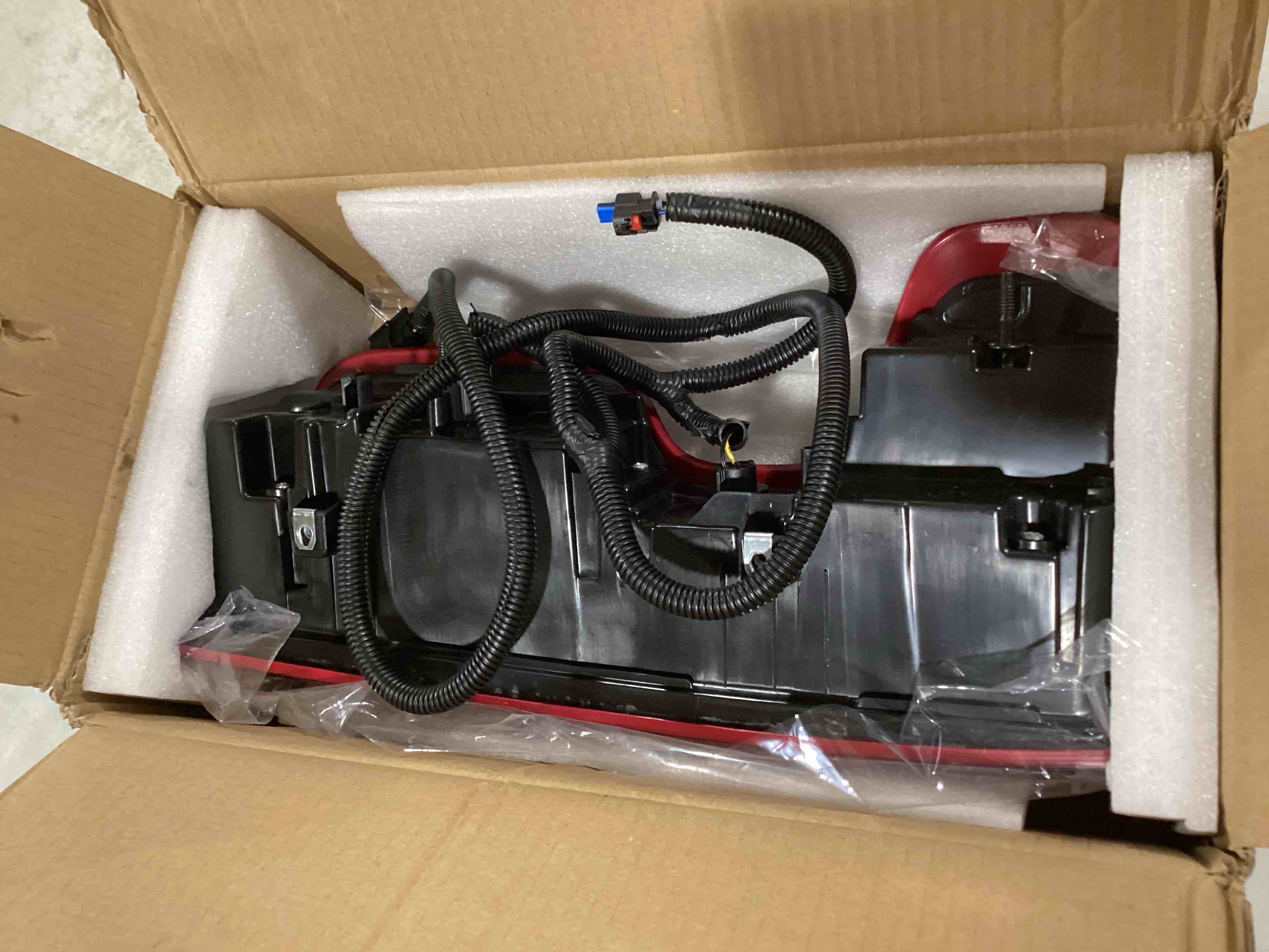https://s3.amazonaws.com/lotting-images-prod/bidfta/RED6451997_1721136277027.jpeg