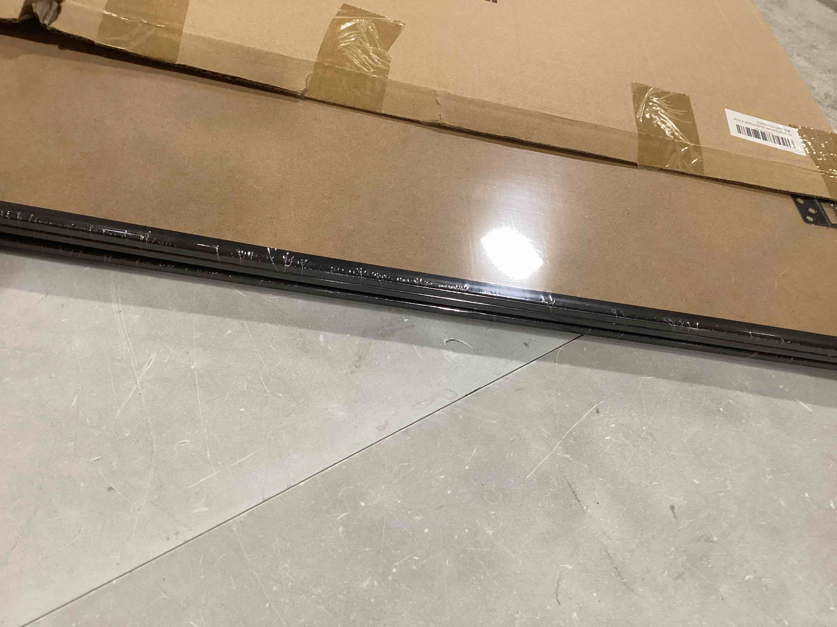 https://s3.amazonaws.com/lotting-images-prod/bidfta/RED6452070_1721143955642.jpeg