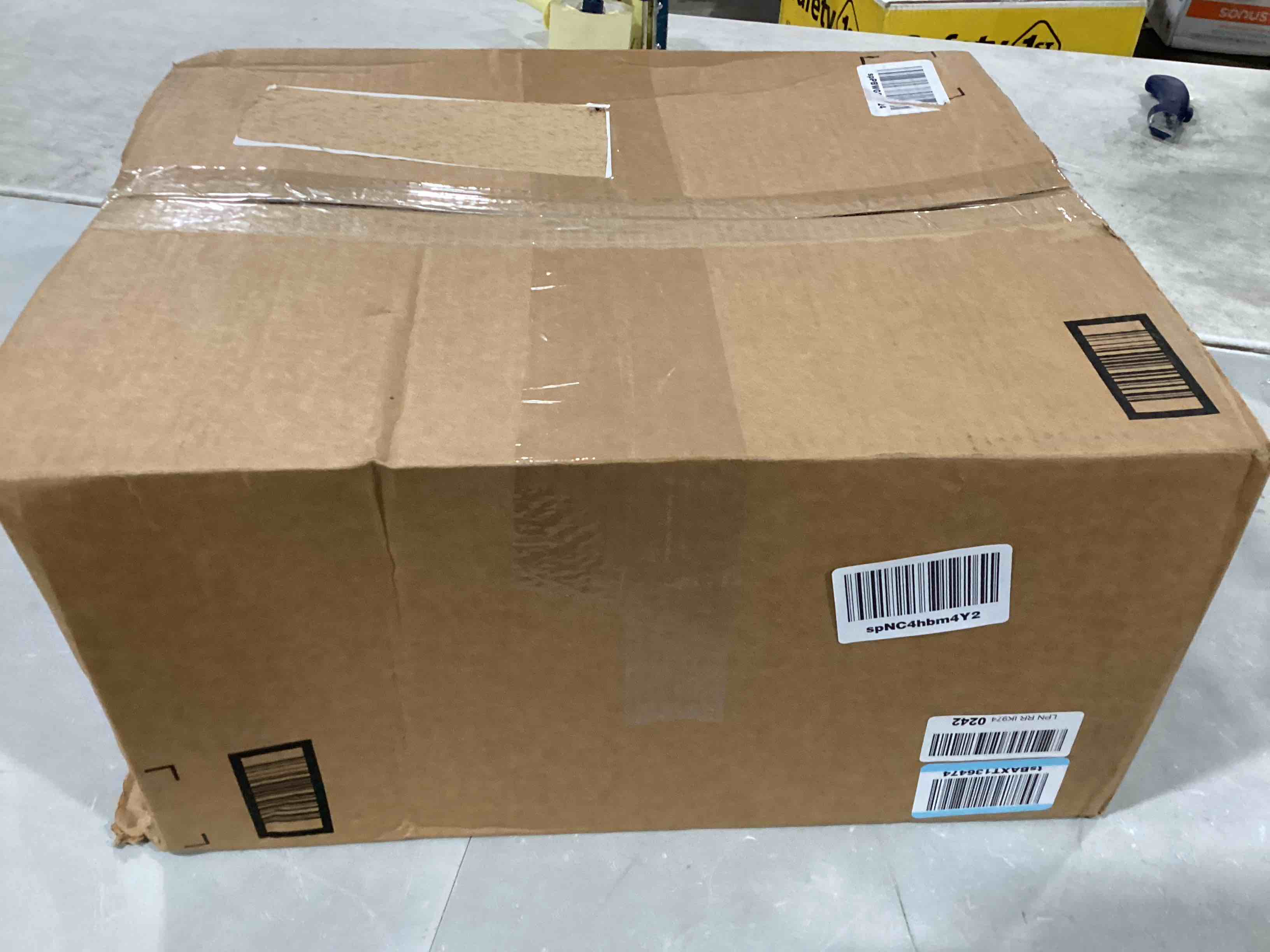https://s3.amazonaws.com/lotting-images-prod/bidfta/RED6452504_1721392695096.jpeg
