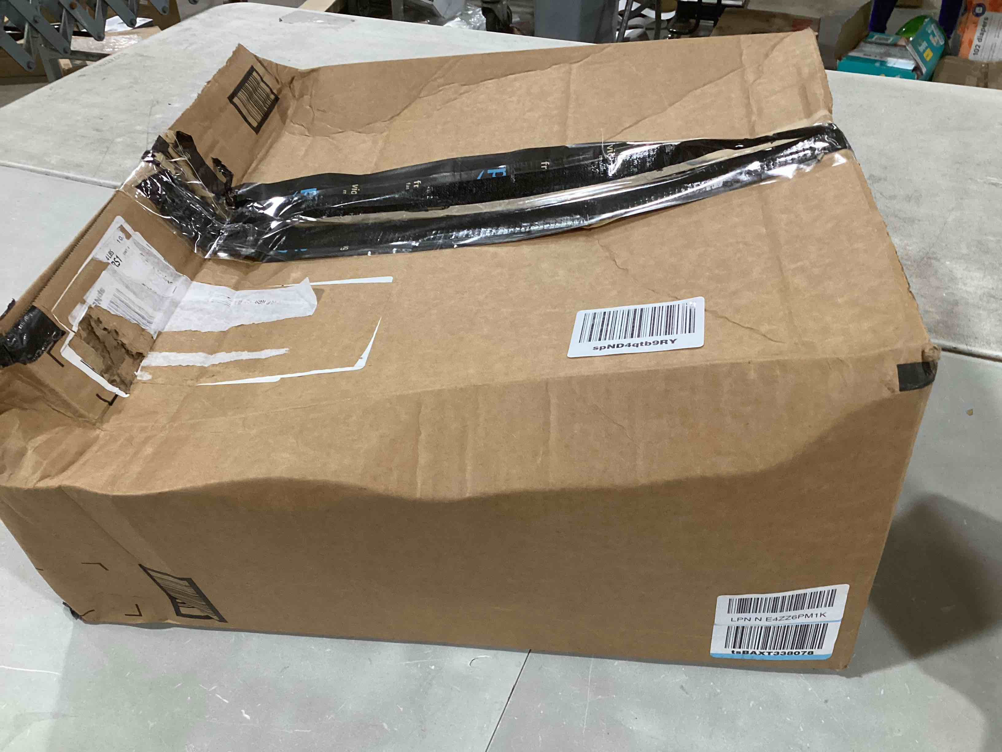 https://s3.amazonaws.com/lotting-images-prod/bidfta/RED6452720_1721668903807.jpeg
