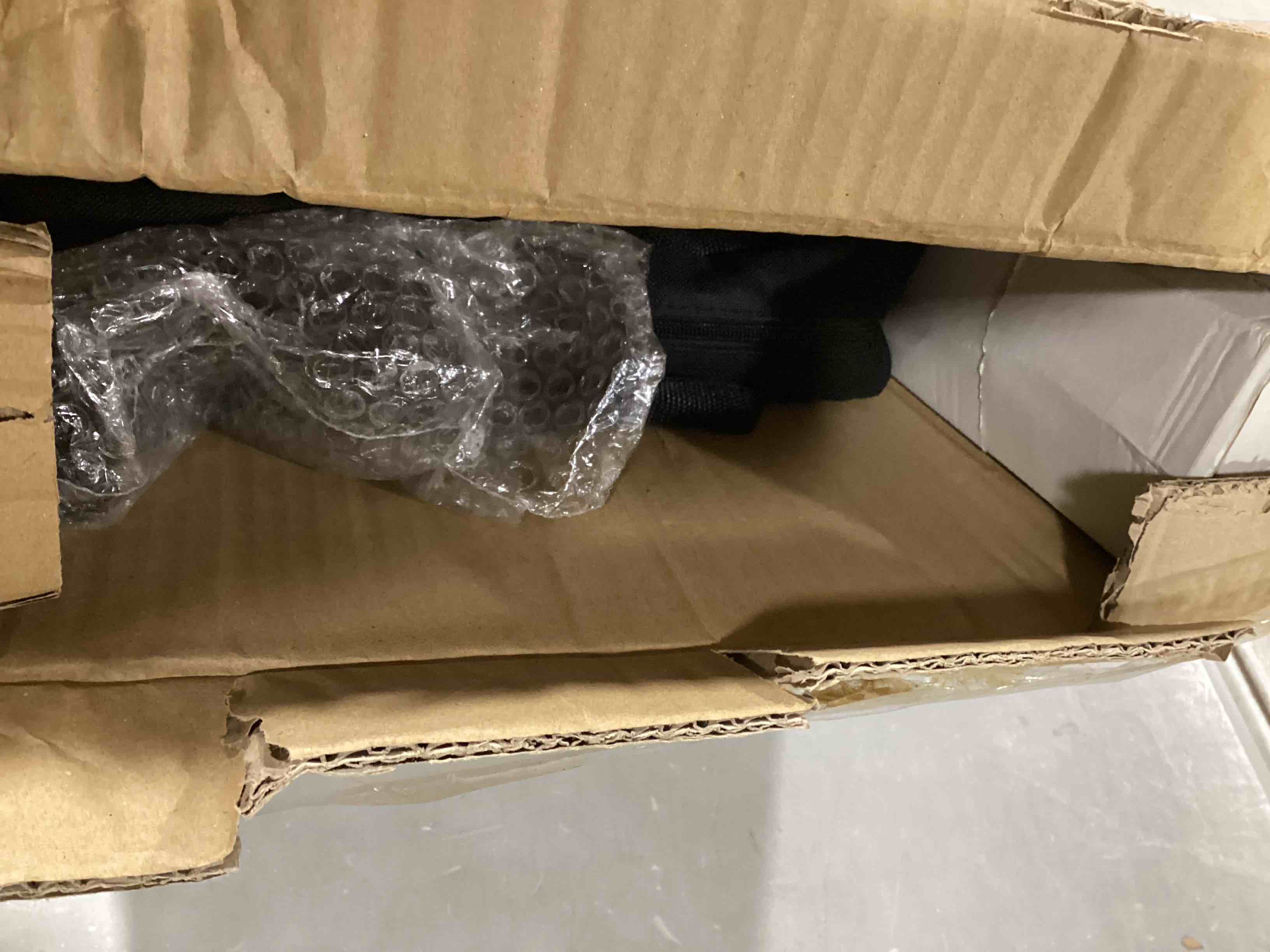 https://s3.amazonaws.com/lotting-images-prod/bidfta/RED6453019_1721762859323.jpeg