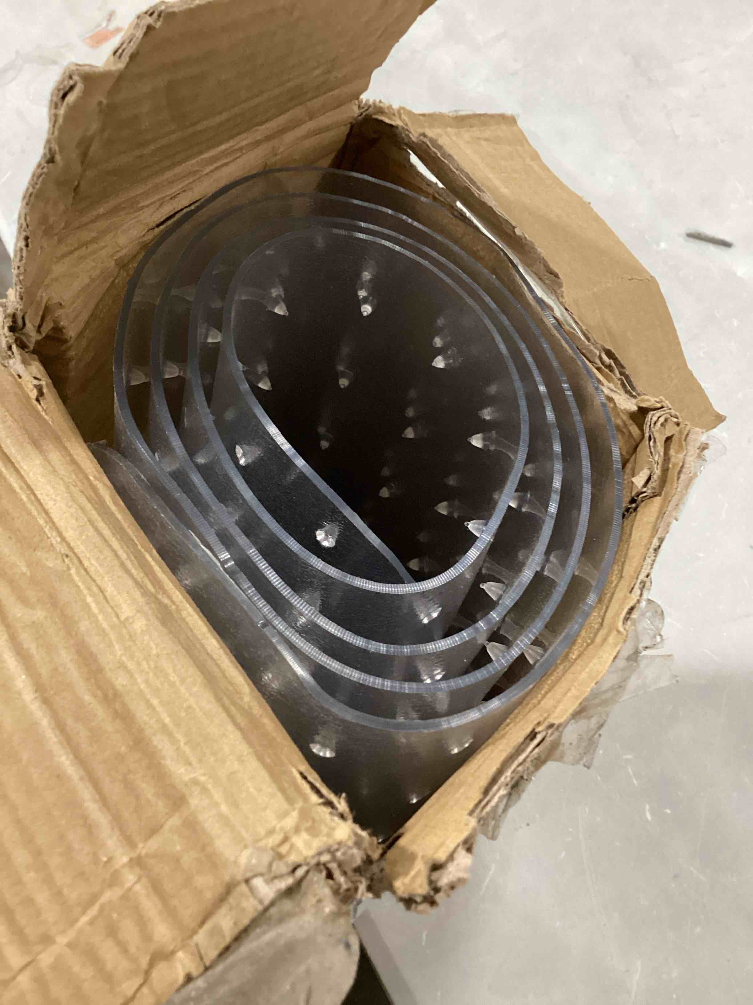 https://s3.amazonaws.com/lotting-images-prod/bidfta/RED6453405_1721927695595.jpeg