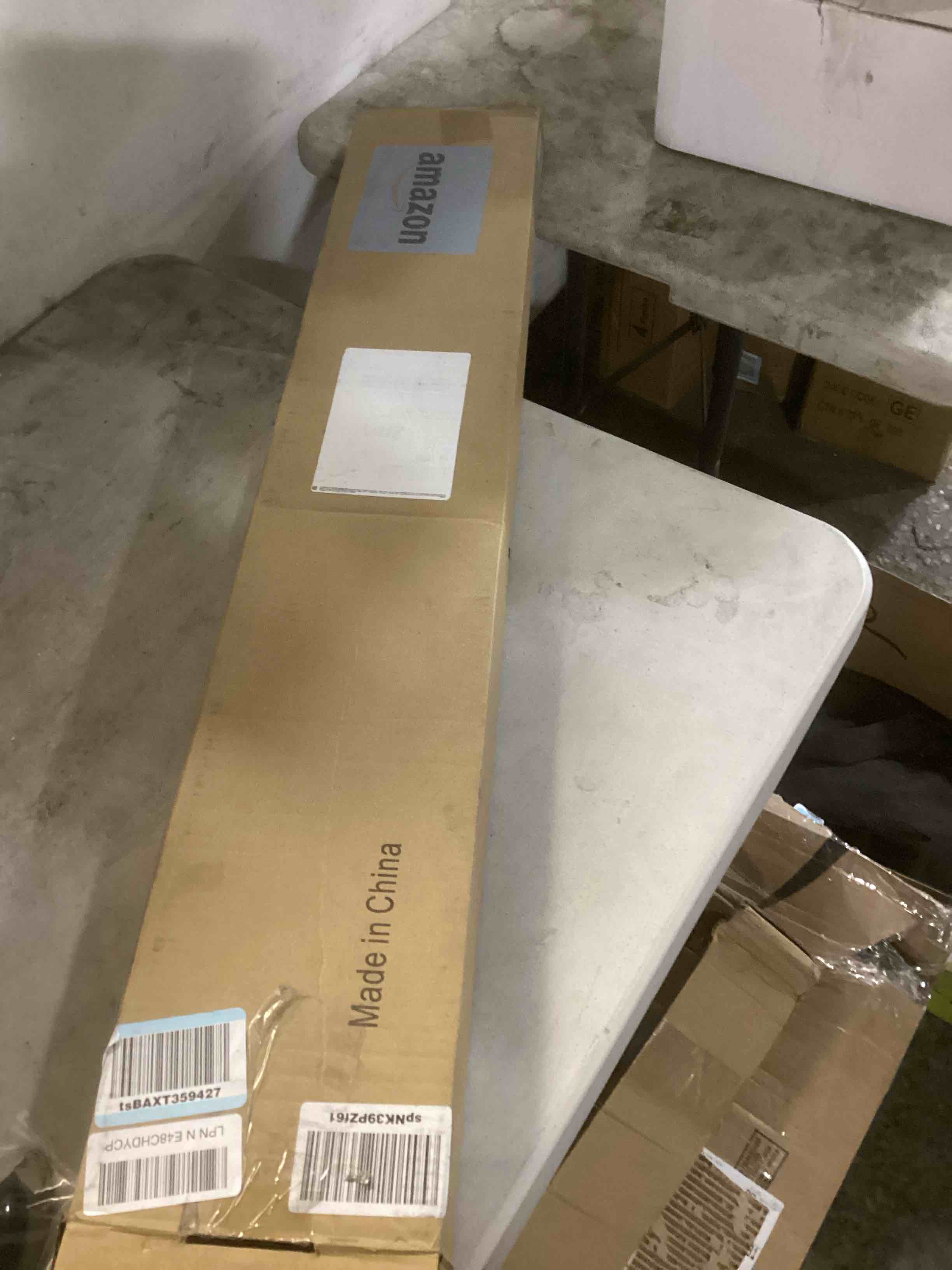 https://s3.amazonaws.com/lotting-images-prod/bidfta/RED6453643_1722282604906.jpeg
