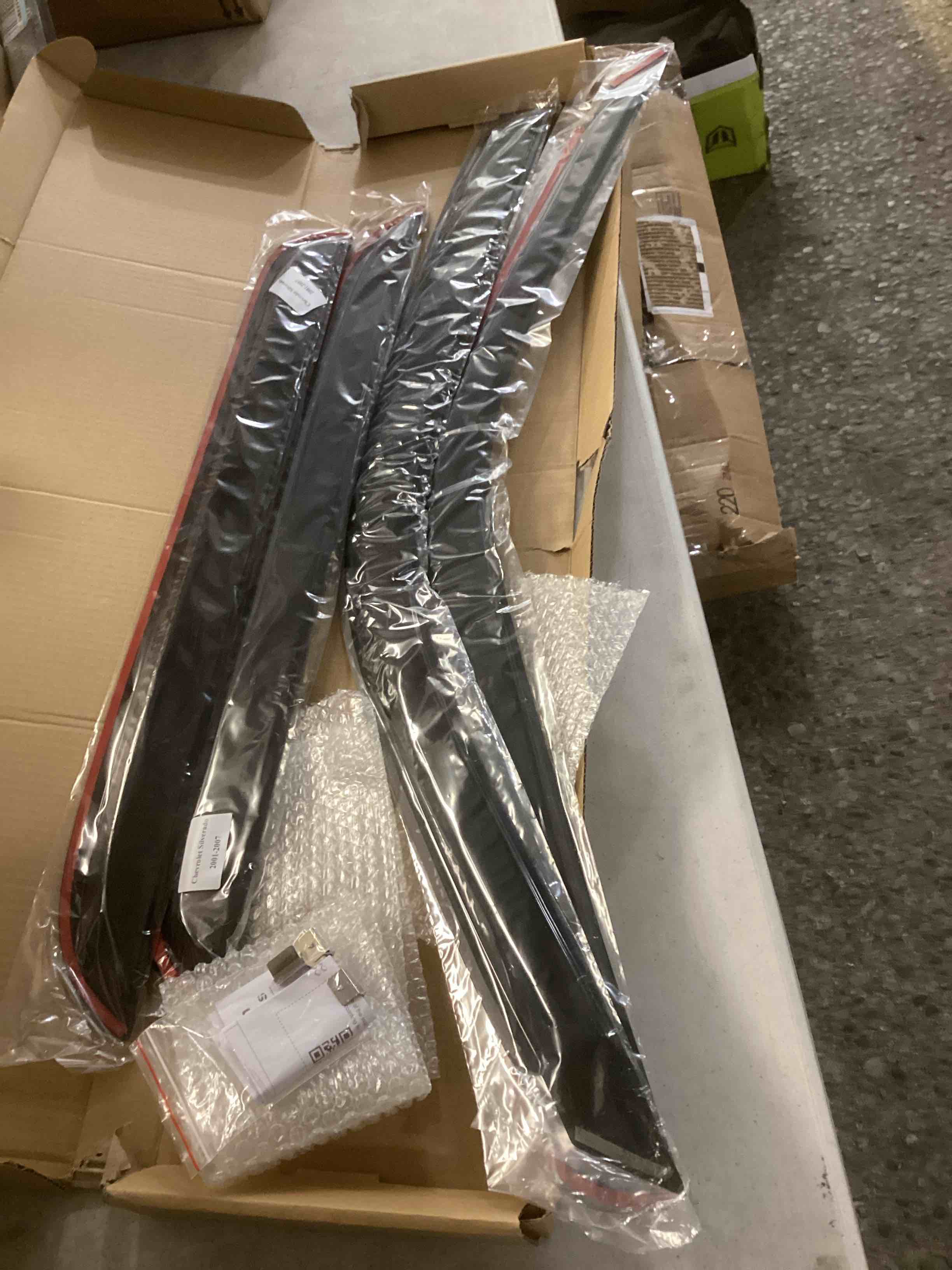 https://s3.amazonaws.com/lotting-images-prod/bidfta/RED6453655_1722351626312.jpeg