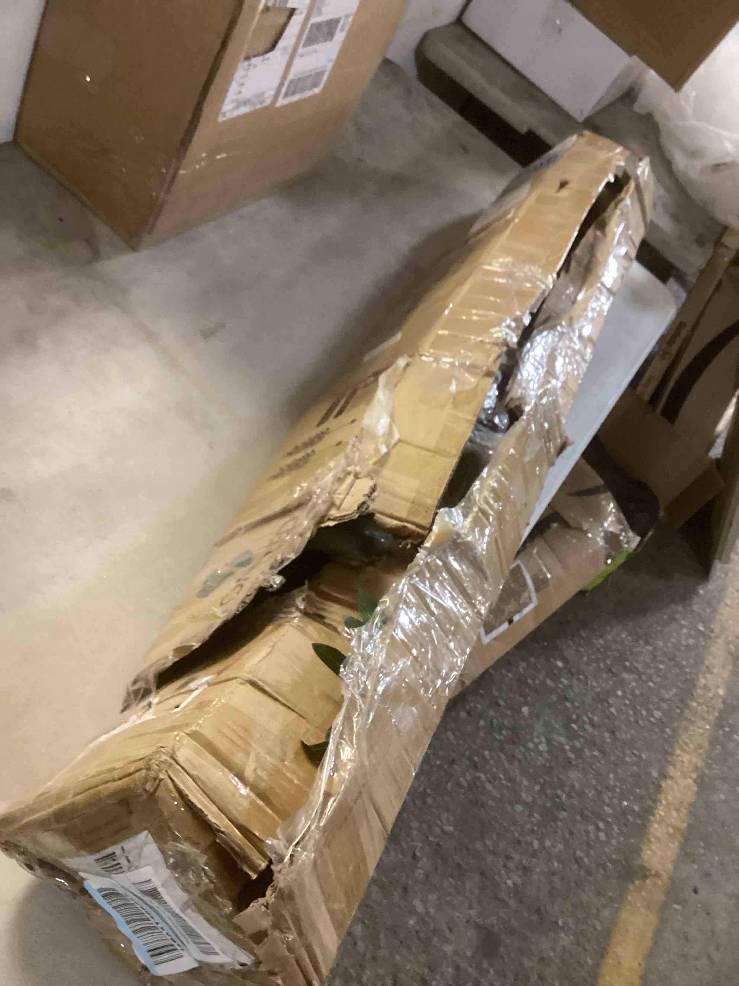 https://s3.amazonaws.com/lotting-images-prod/bidfta/RED6453690_1722370009835.jpeg