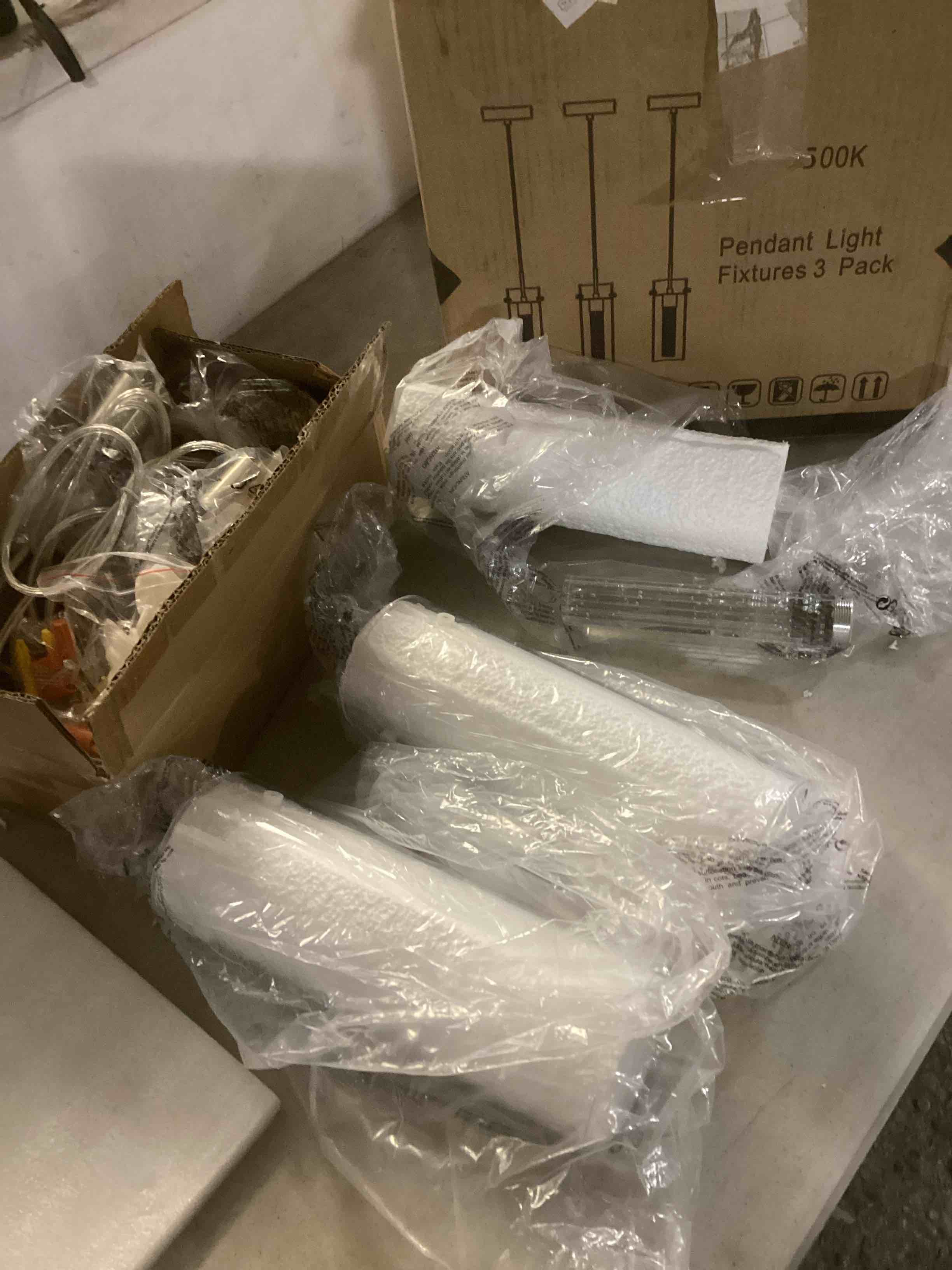 https://s3.amazonaws.com/lotting-images-prod/bidfta/RED6454104_1725031367534.jpeg