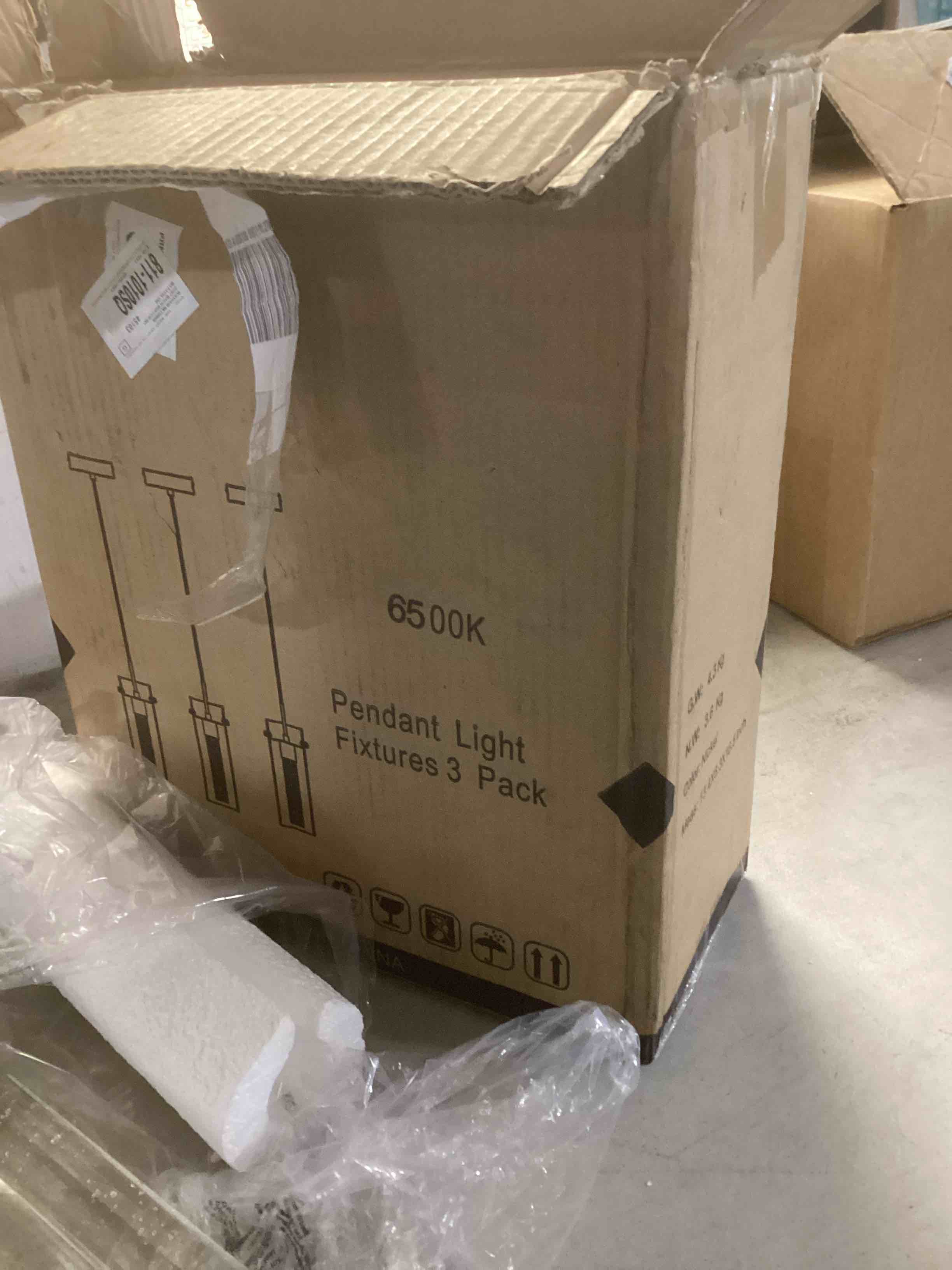 https://s3.amazonaws.com/lotting-images-prod/bidfta/RED6454104_1725031371056.jpeg