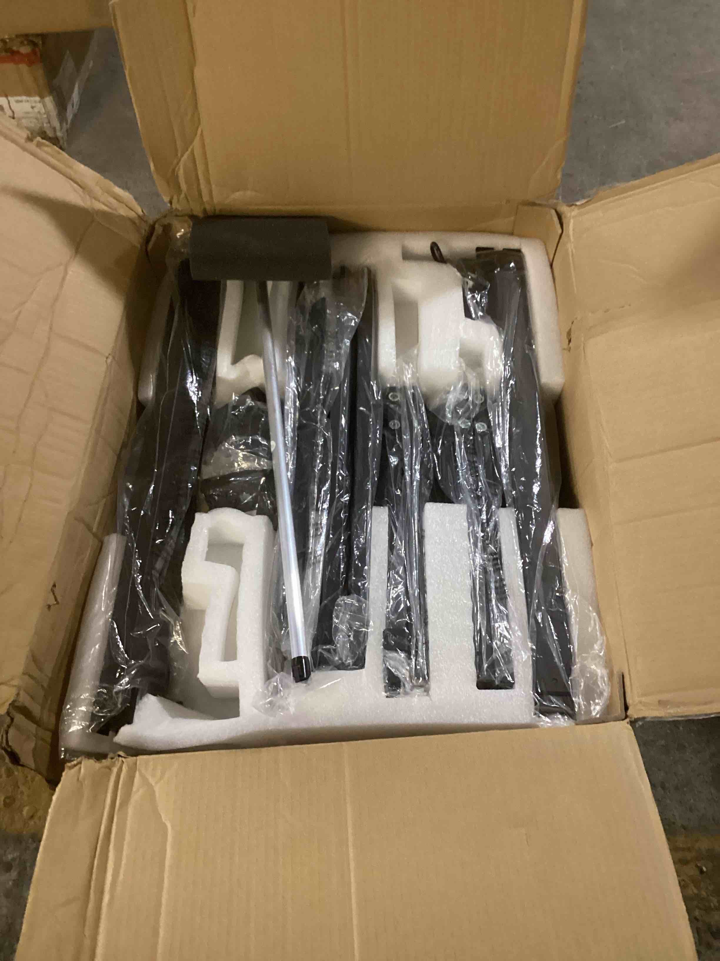 https://s3.amazonaws.com/lotting-images-prod/bidfta/RED6454117_1725048324589.jpeg