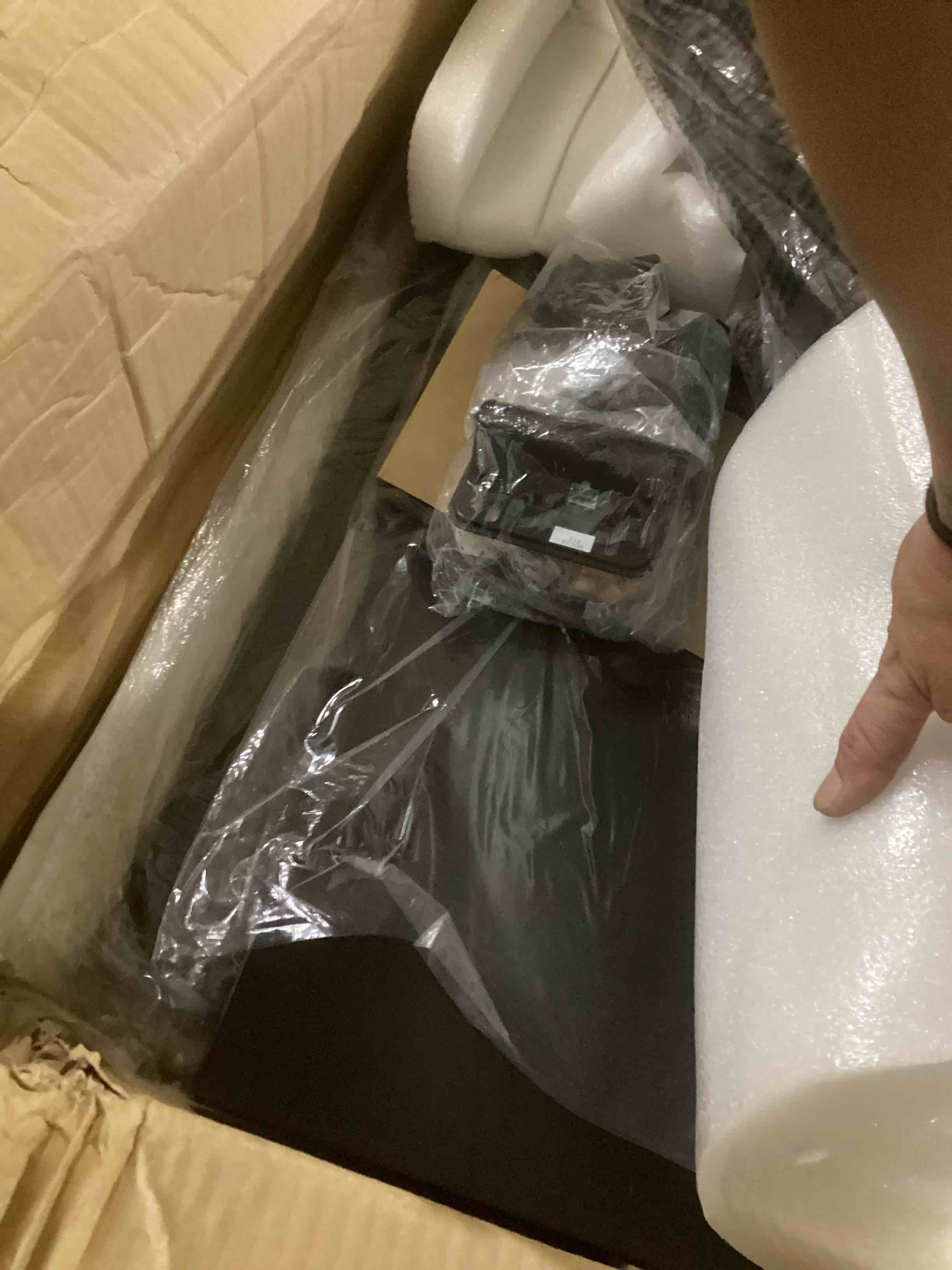 https://s3.amazonaws.com/lotting-images-prod/bidfta/RED6454117_1725048345123.jpeg