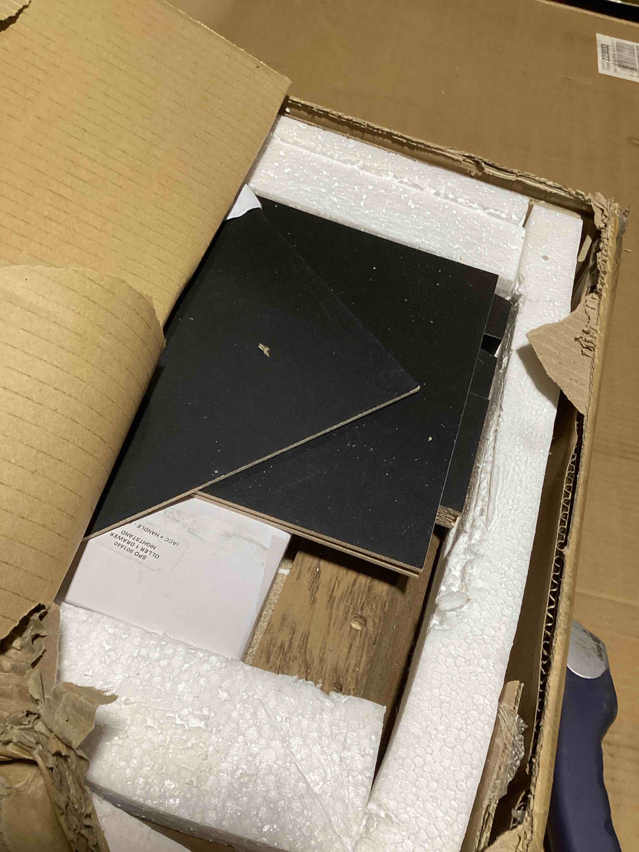 https://s3.amazonaws.com/lotting-images-prod/bidfta/RED6454355_1728493807588.jpeg