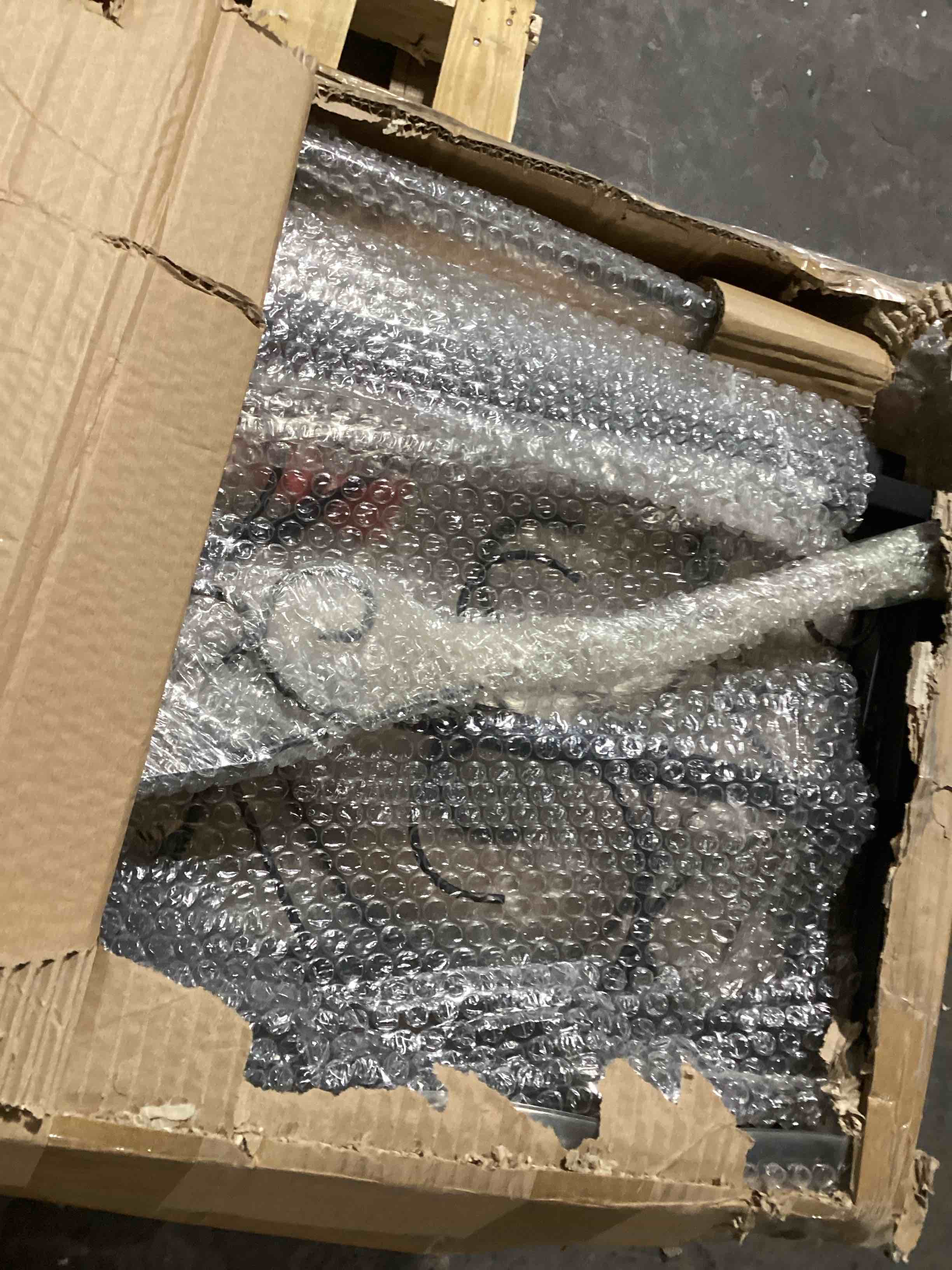 https://s3.amazonaws.com/lotting-images-prod/bidfta/RED6454493_1728574992022.jpeg
