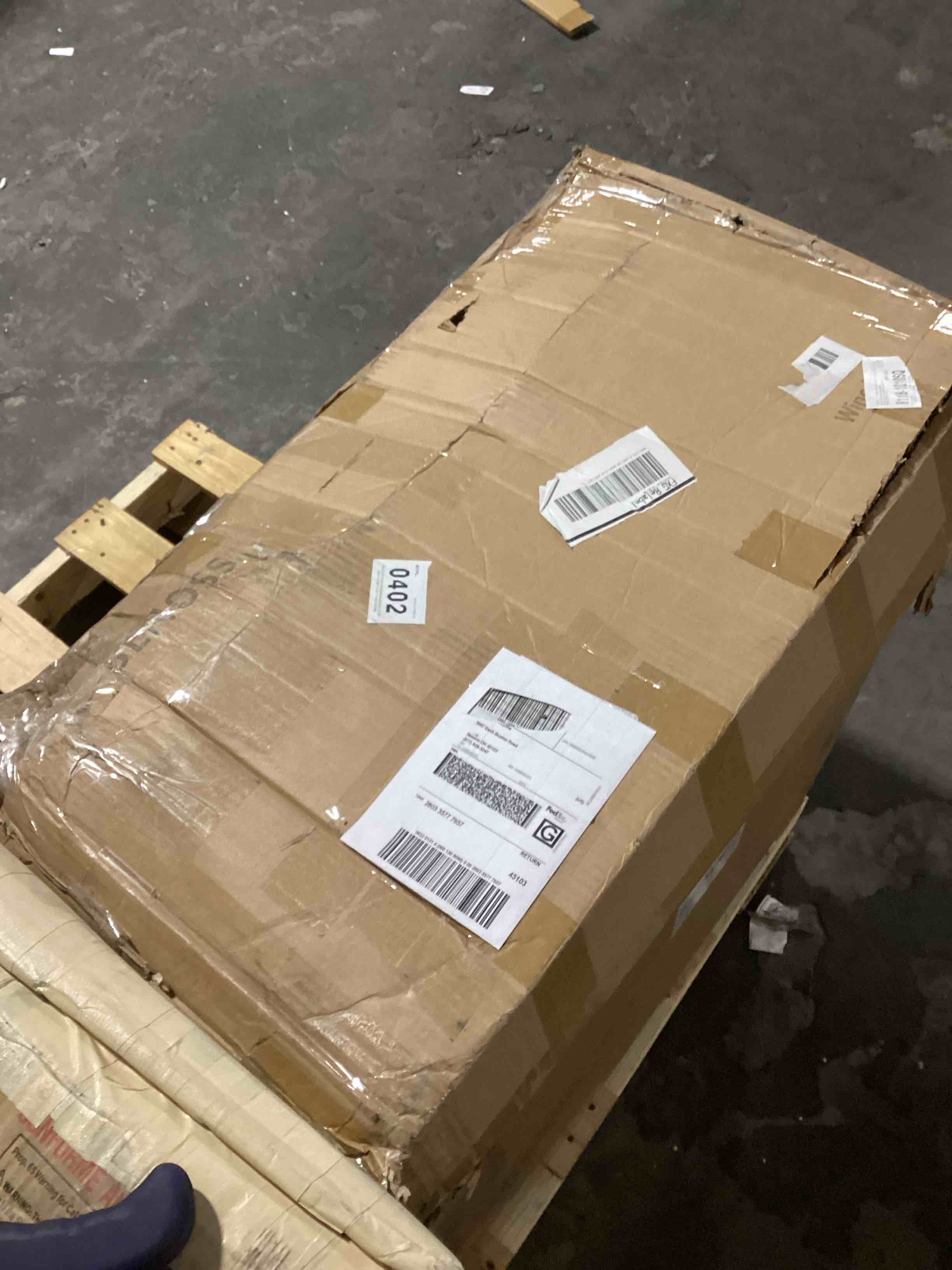 https://s3.amazonaws.com/lotting-images-prod/bidfta/RED6454493_1728575003408.jpeg