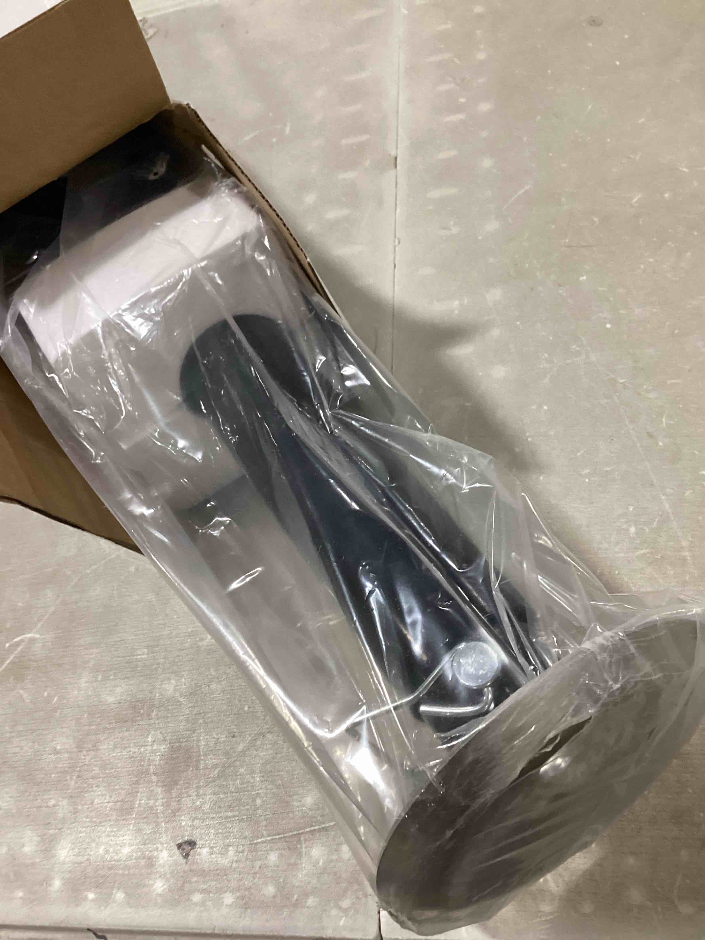 https://s3.amazonaws.com/lotting-images-prod/bidfta/RED6455281_1721668292852.jpeg