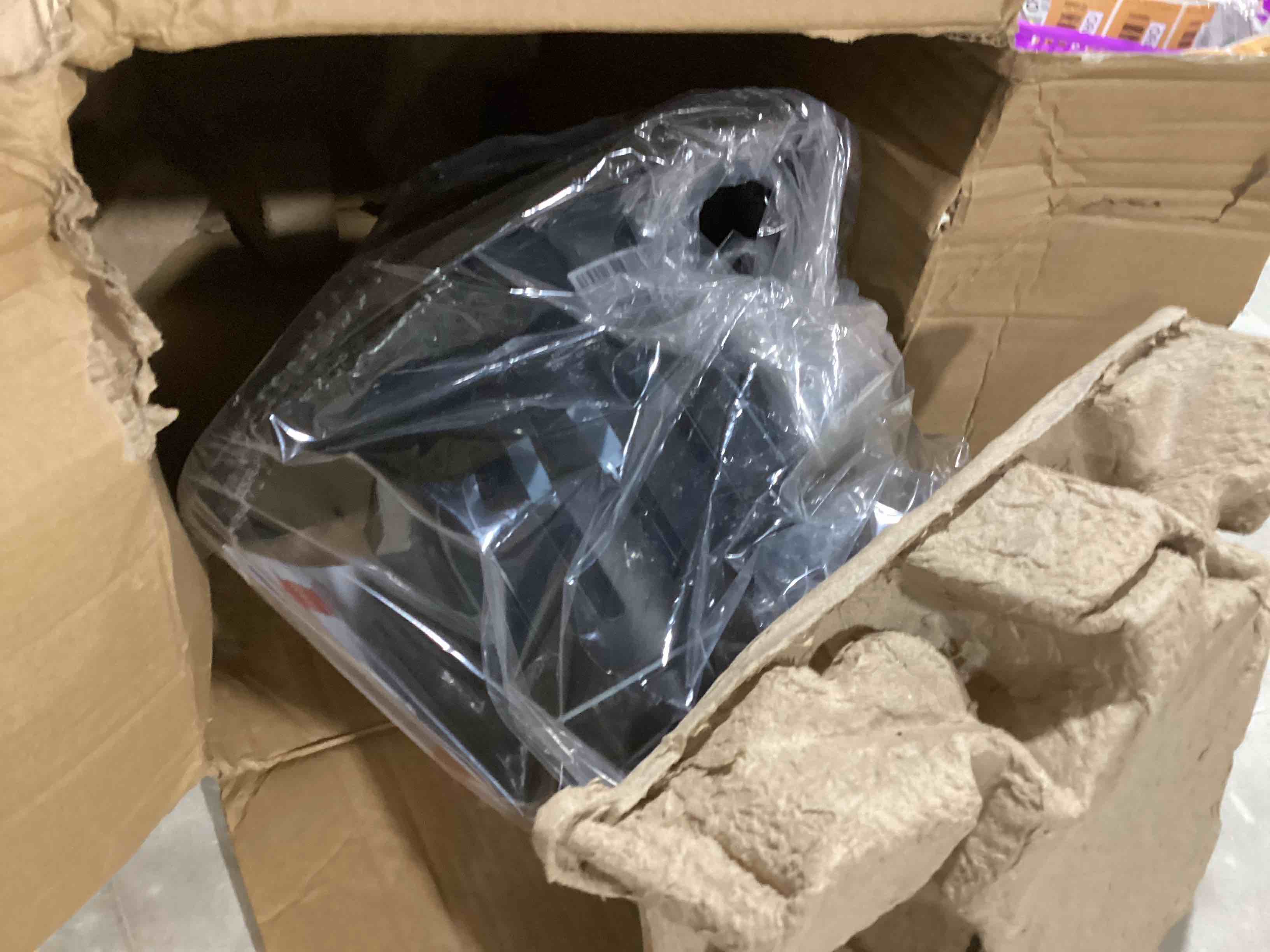 https://s3.amazonaws.com/lotting-images-prod/bidfta/RED6455286_1721668779166.jpeg