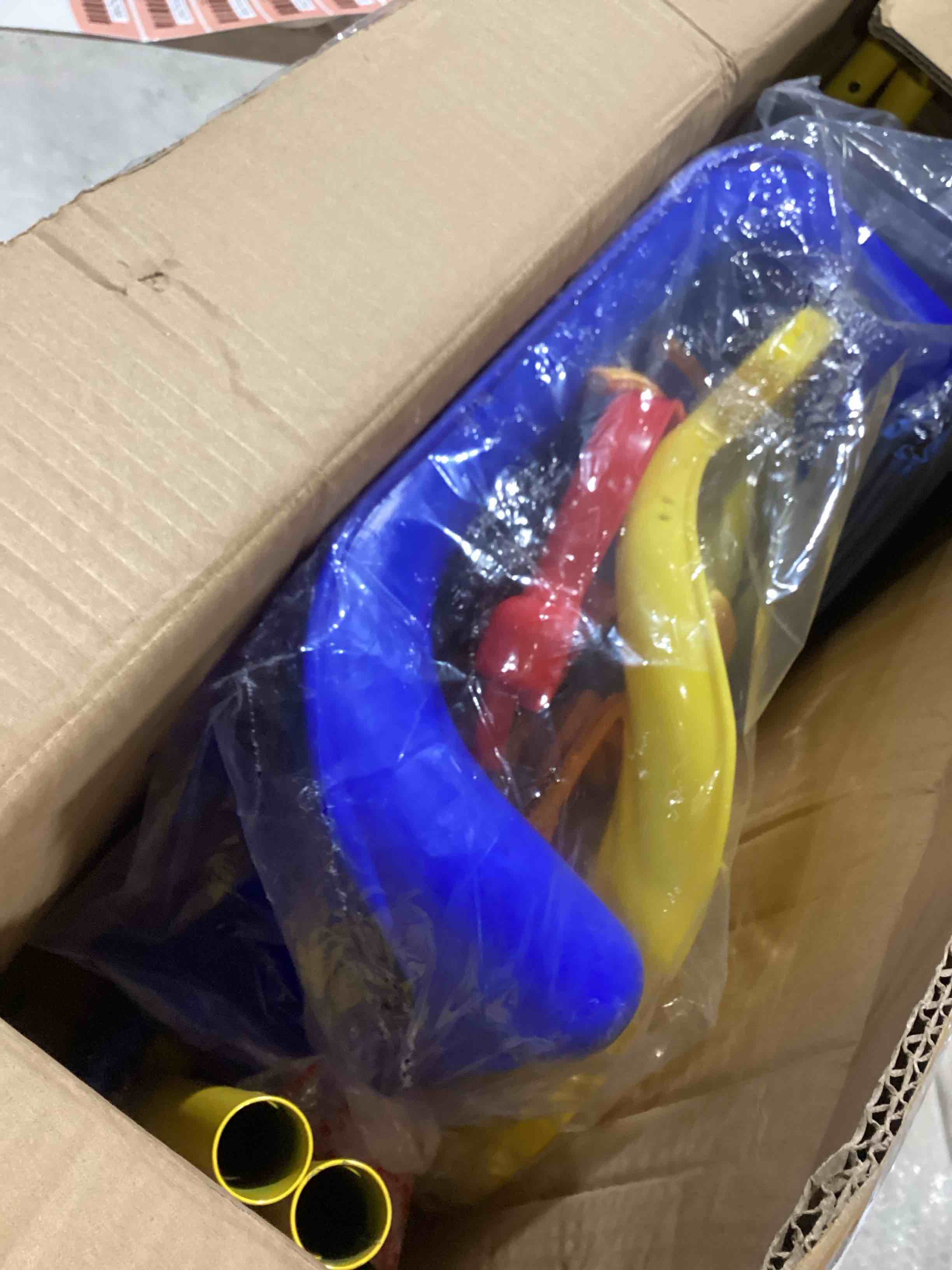 https://s3.amazonaws.com/lotting-images-prod/bidfta/RED6455294_1721669763711.jpeg