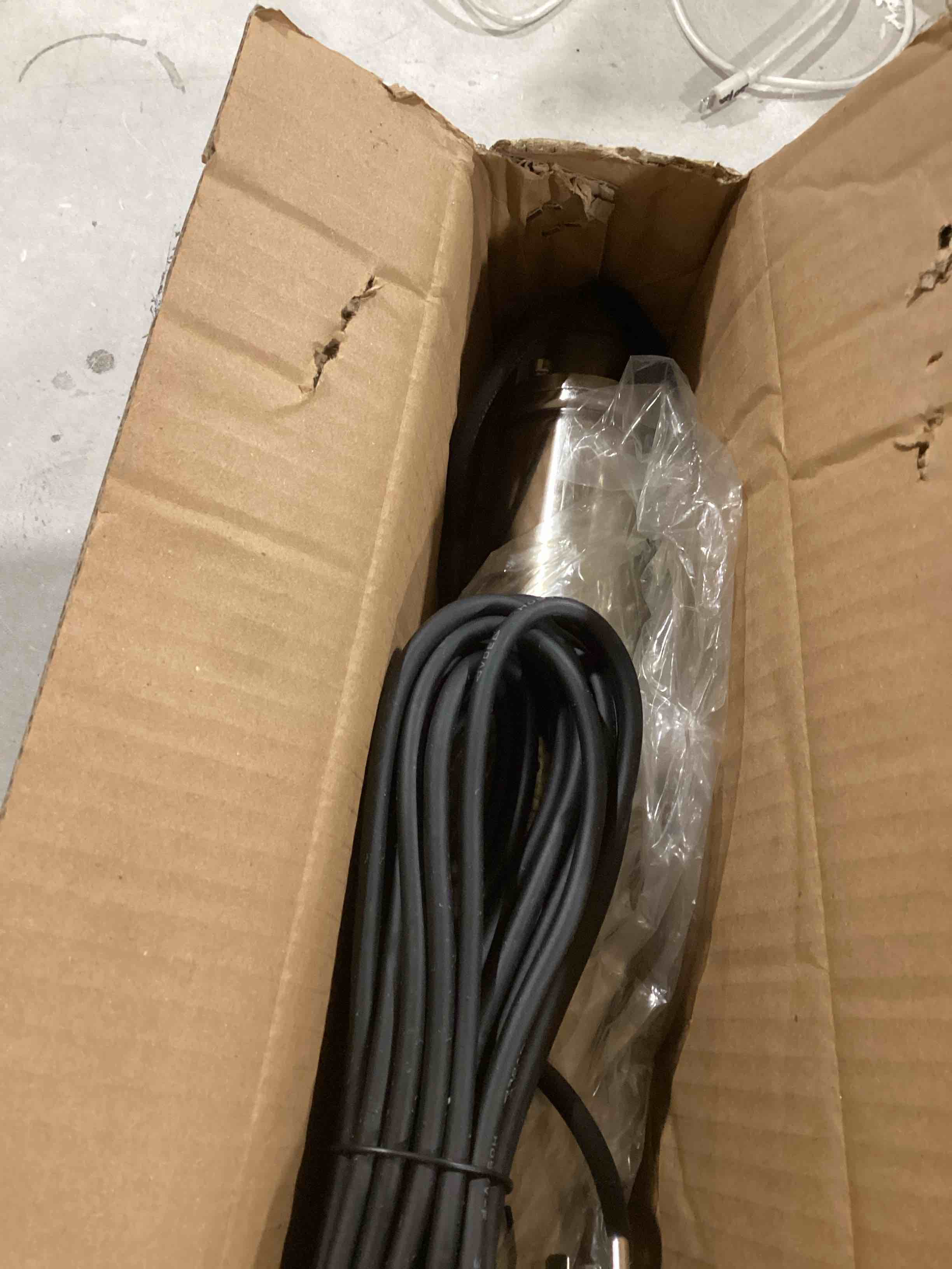 https://s3.amazonaws.com/lotting-images-prod/bidfta/RED6459459_1720720324143.jpeg