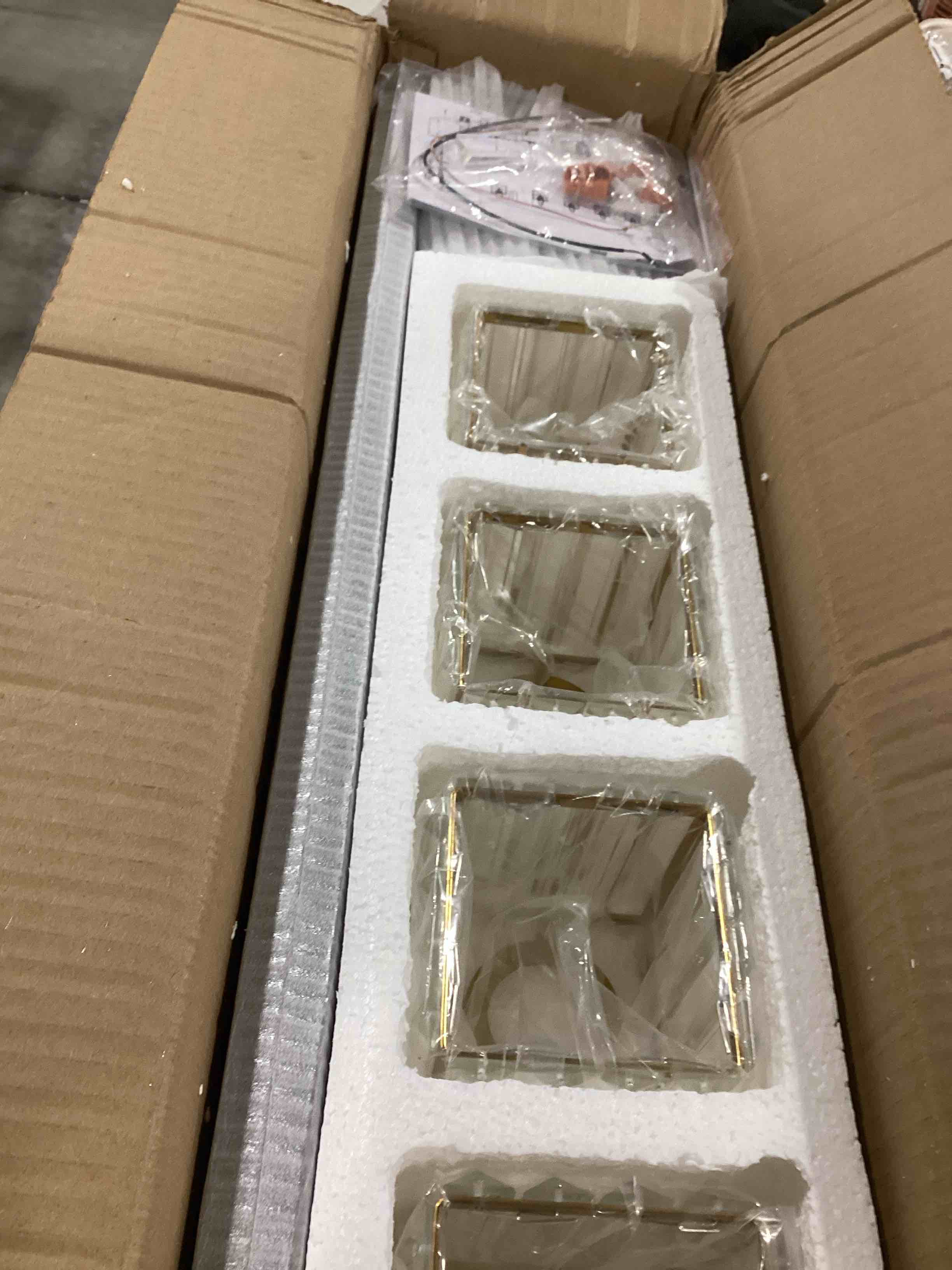 https://s3.amazonaws.com/lotting-images-prod/bidfta/RED6460198_1721234382400.jpeg
