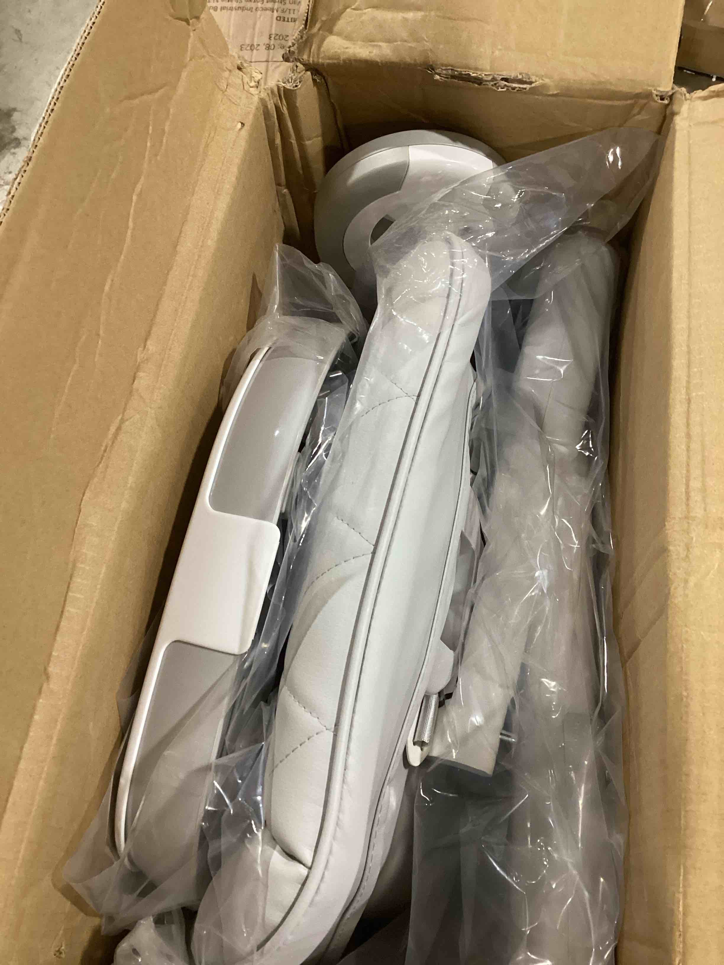 https://s3.amazonaws.com/lotting-images-prod/bidfta/RED6460745_1721392478218.jpeg