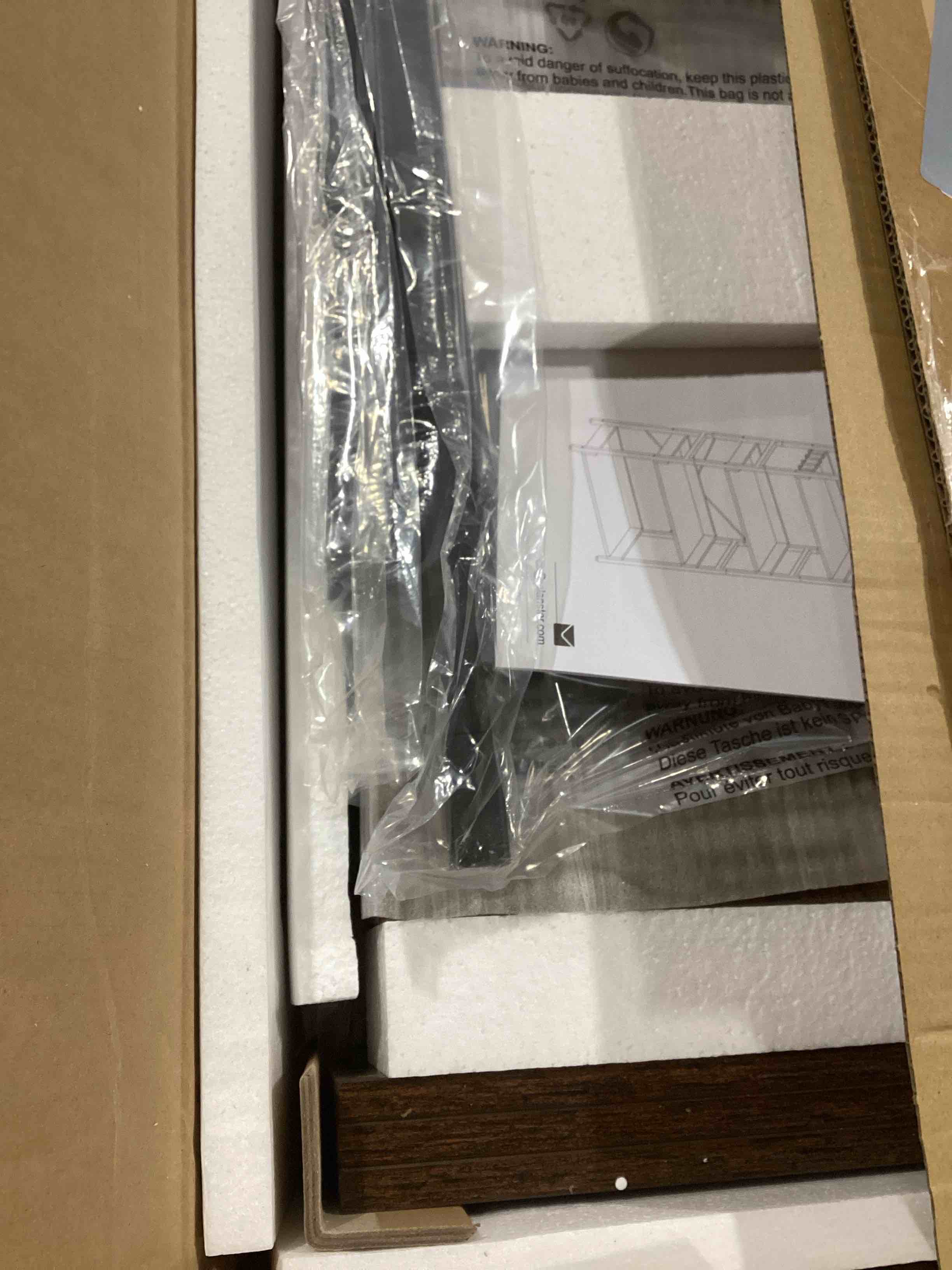 https://s3.amazonaws.com/lotting-images-prod/bidfta/RED6460746_1721393065453.jpeg
