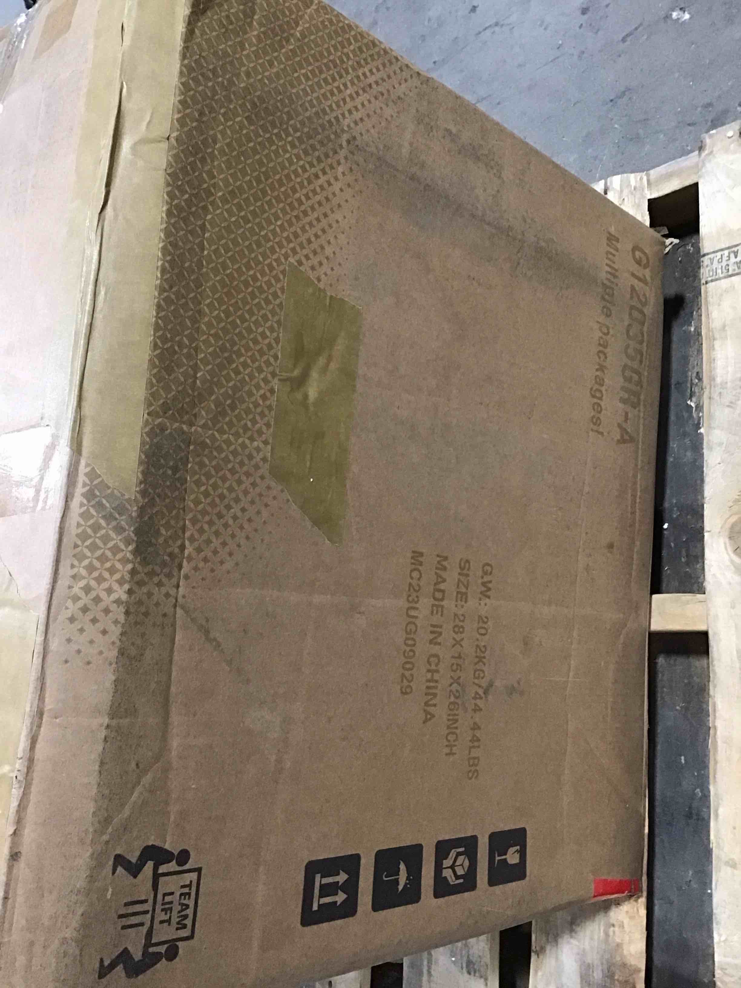 https://s3.amazonaws.com/lotting-images-prod/bidfta/RED6460982_1720442939806.jpeg