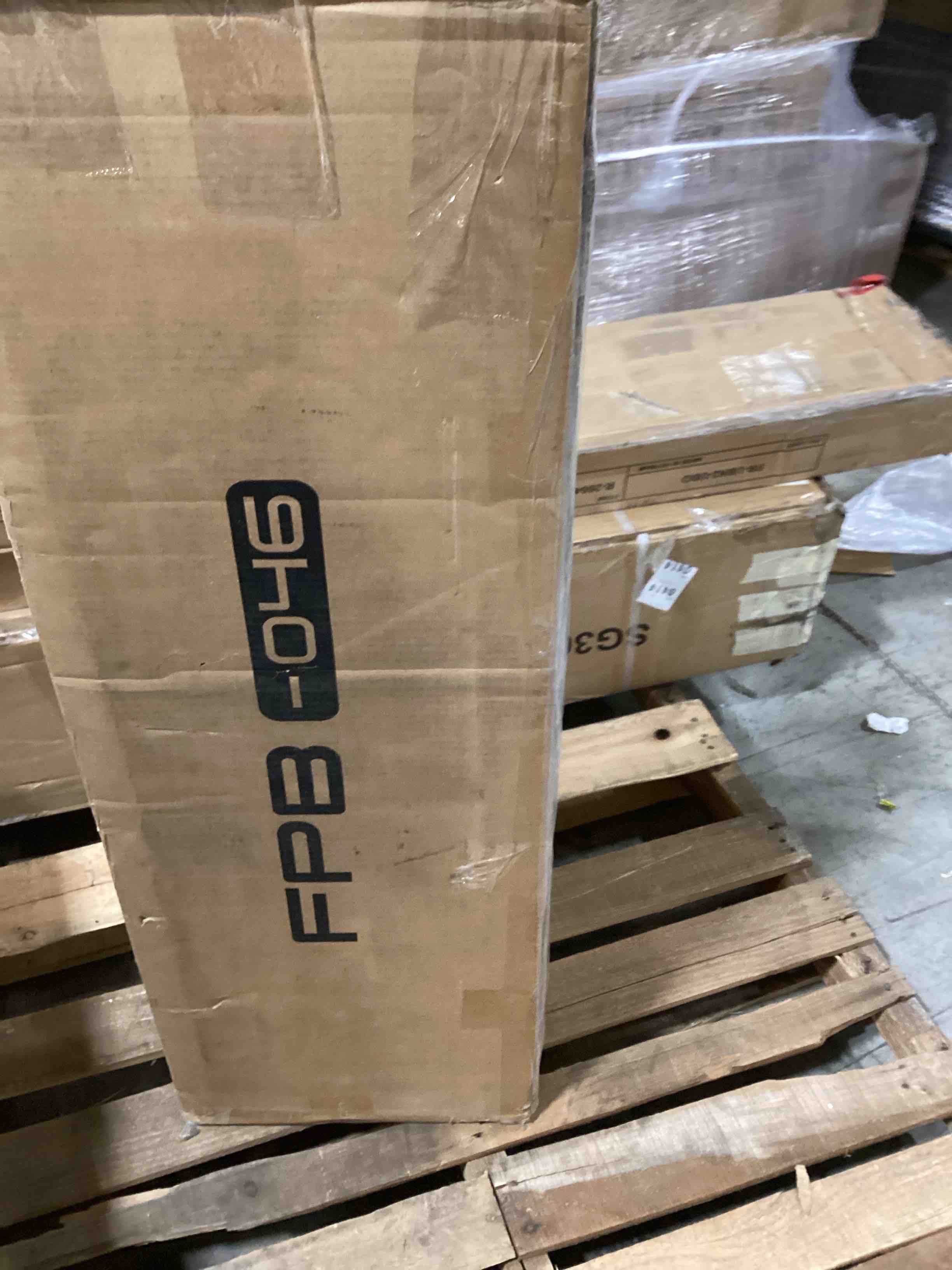 https://s3.amazonaws.com/lotting-images-prod/bidfta/RED6461207_1720799491370.jpeg