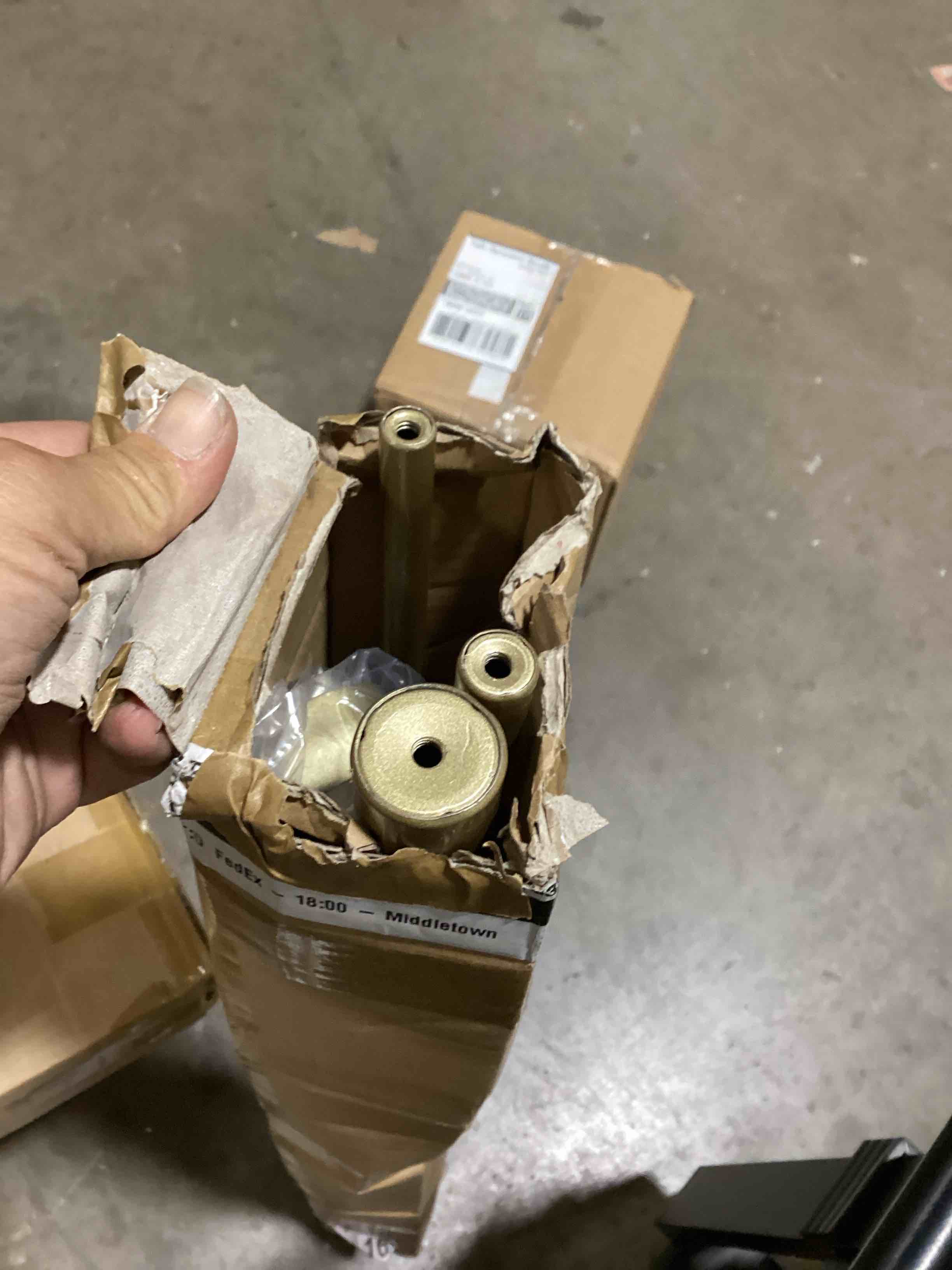 https://s3.amazonaws.com/lotting-images-prod/bidfta/RED6461387_1721324264766.jpeg