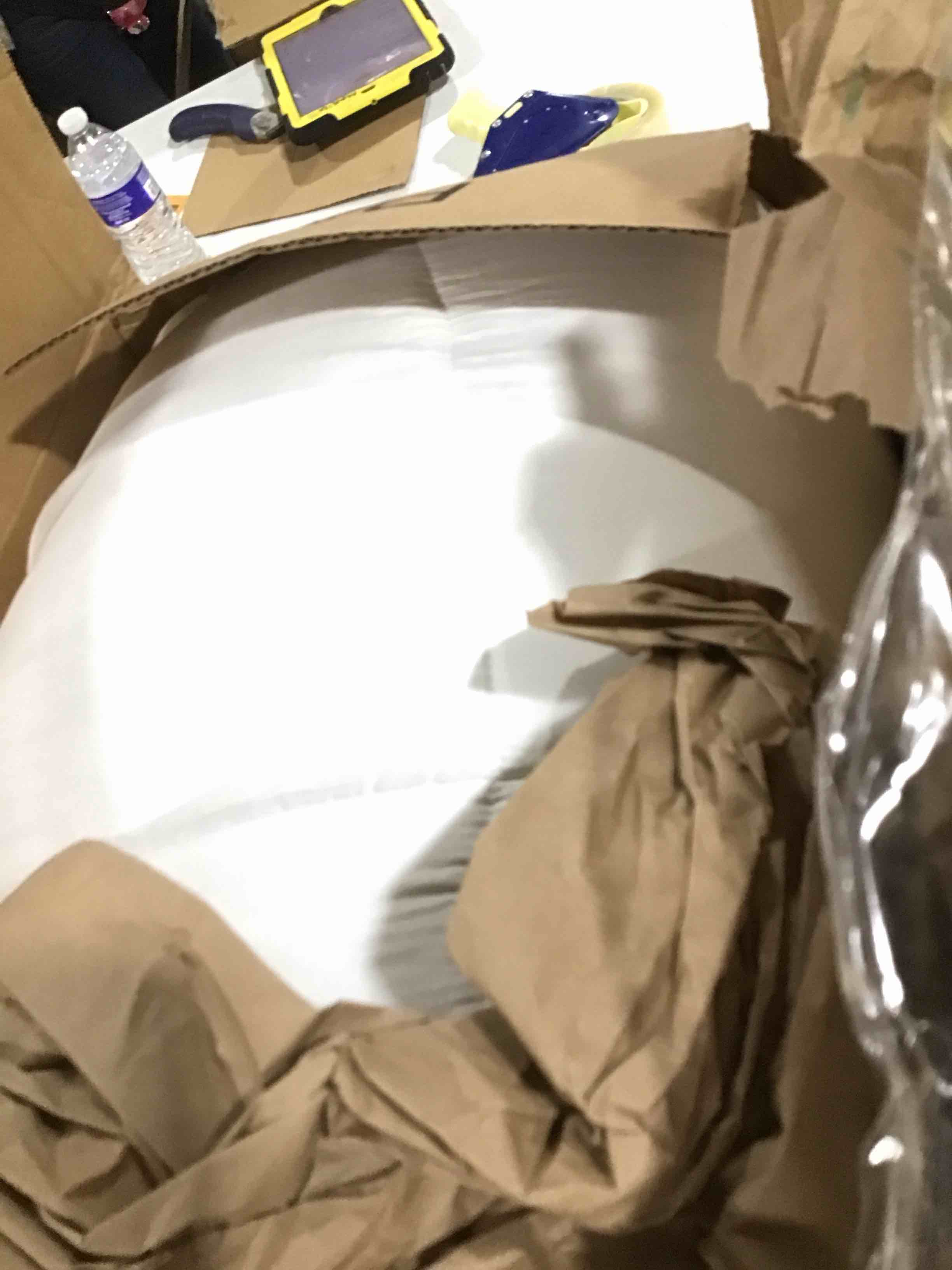 https://s3.amazonaws.com/lotting-images-prod/bidfta/RED6461560_1722275499569.jpeg