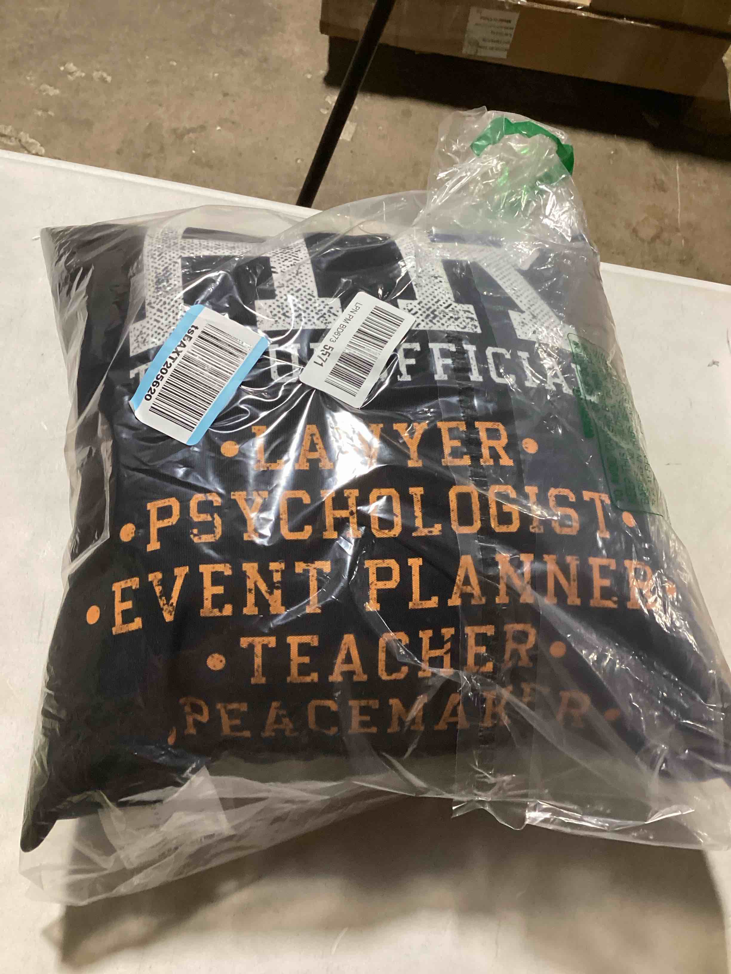 https://s3.amazonaws.com/lotting-images-prod/bidfta/RED6462261_1729168971070.jpeg