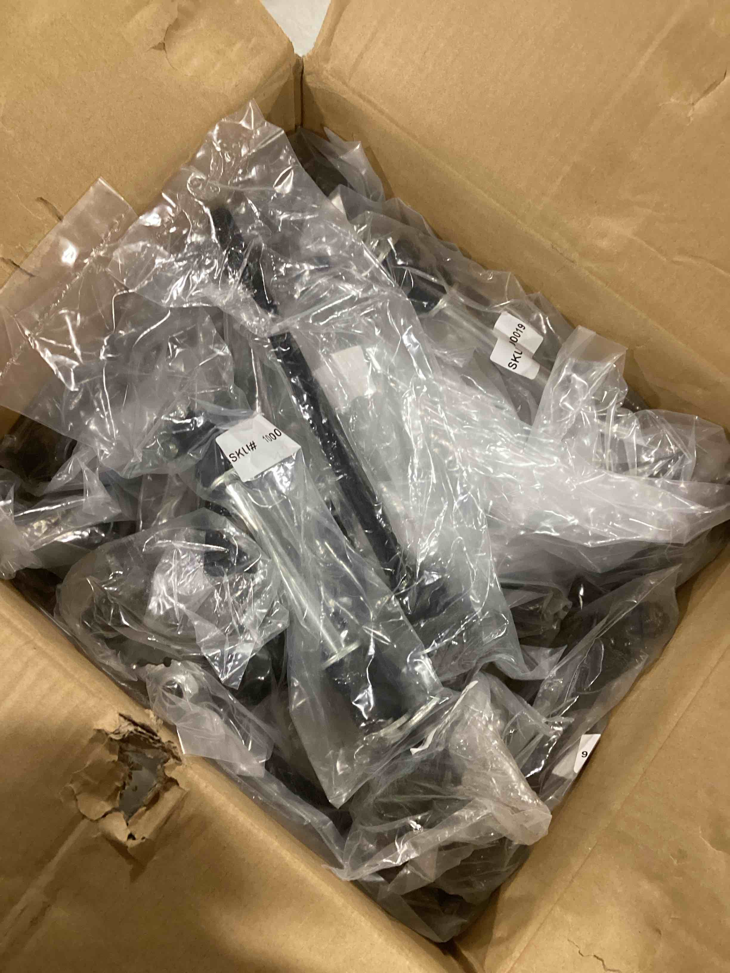 https://s3.amazonaws.com/lotting-images-prod/bidfta/RED6463747_1721761610143.jpeg