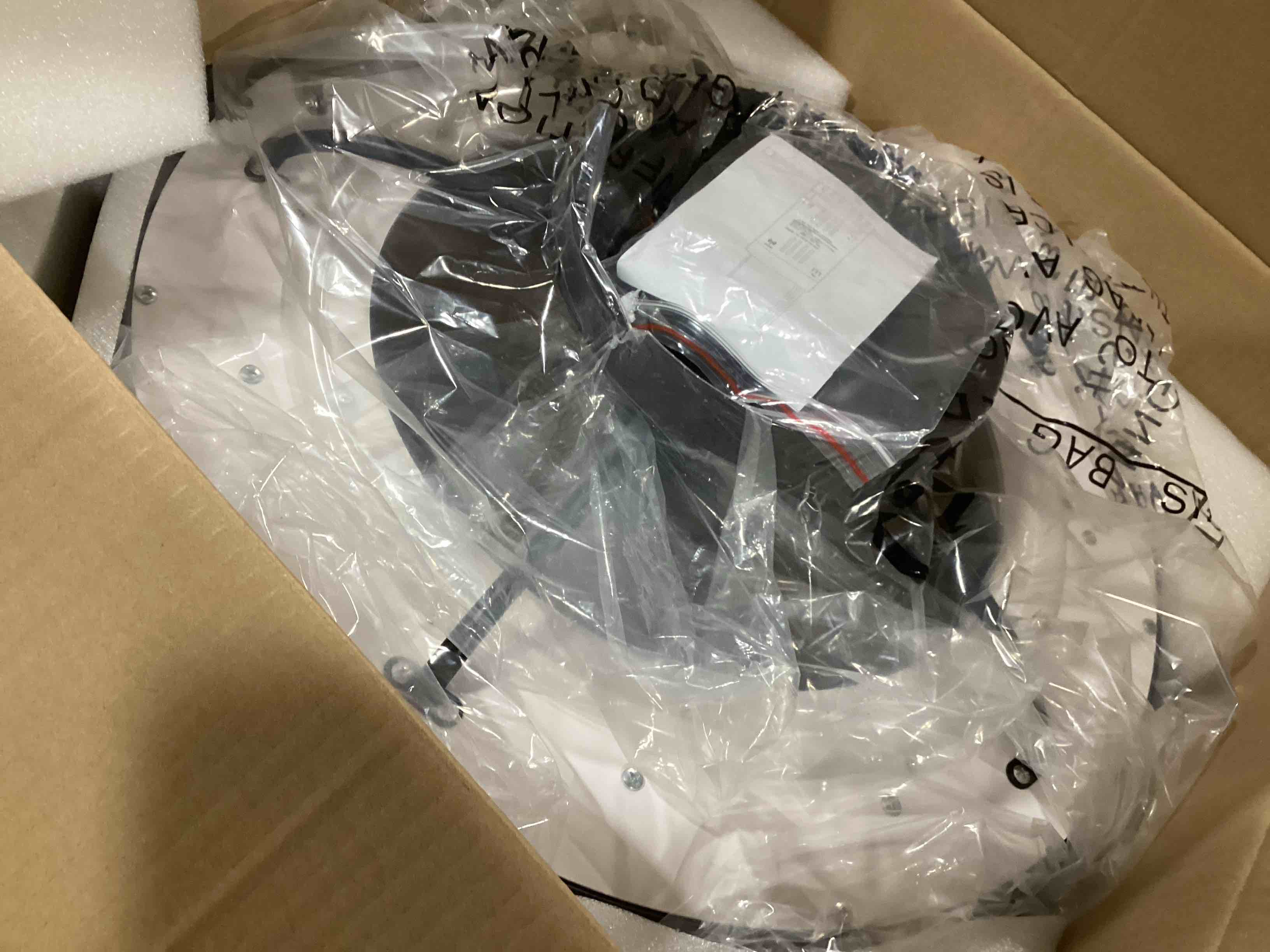 https://s3.amazonaws.com/lotting-images-prod/bidfta/RED6463792_1721762289245.jpeg