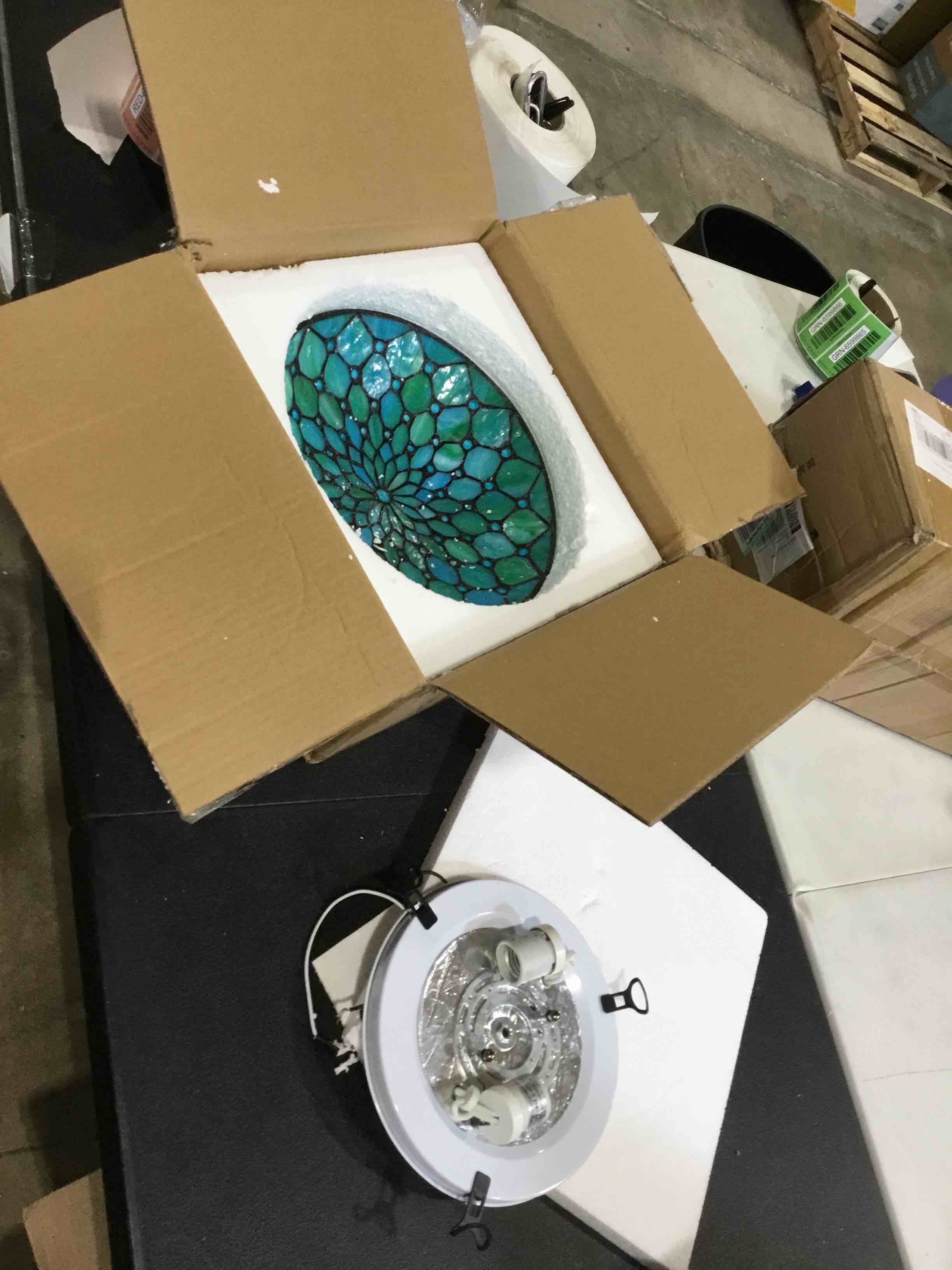 https://s3.amazonaws.com/lotting-images-prod/bidfta/RED6464946_1721759264268.jpeg