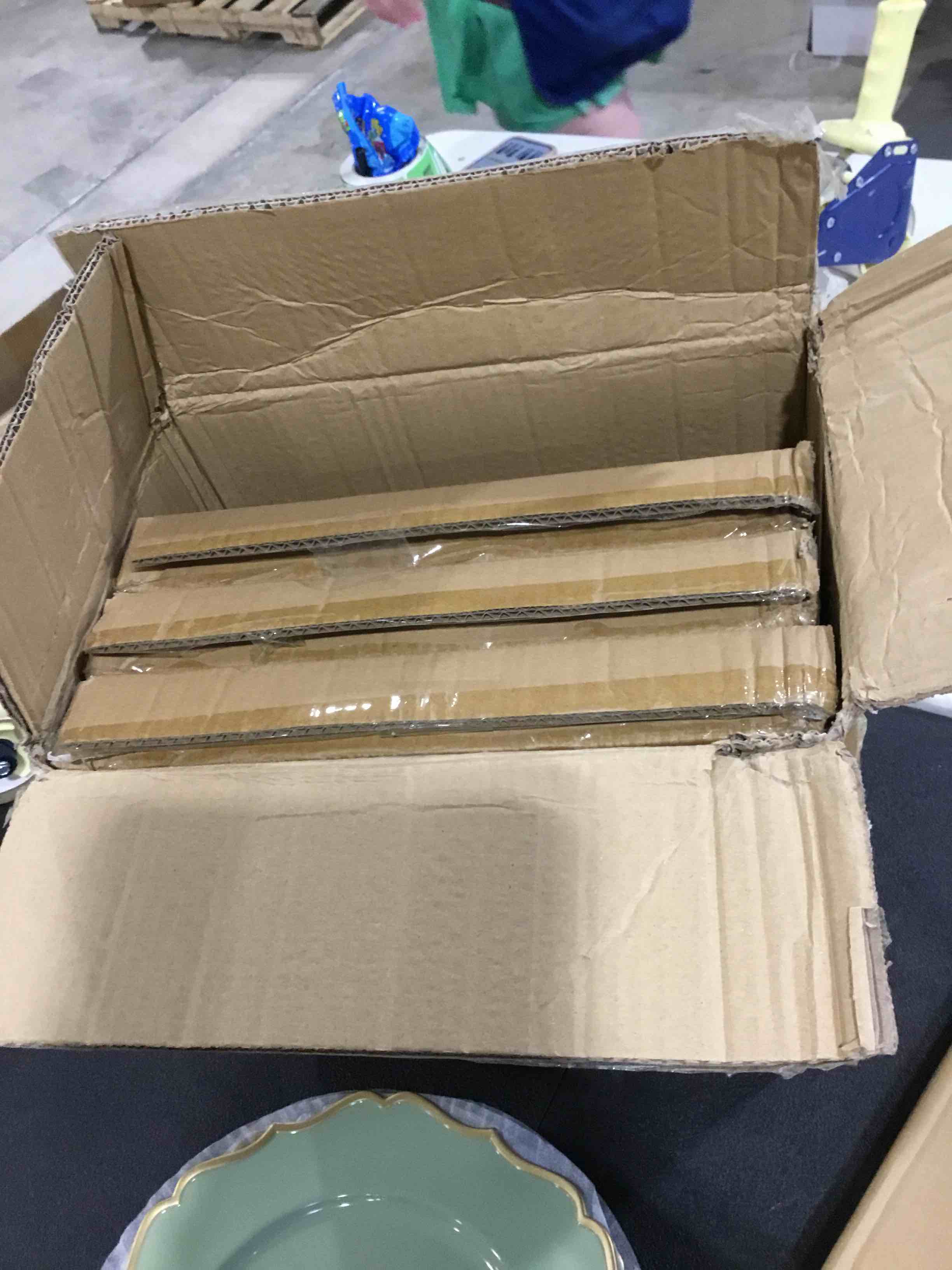 https://s3.amazonaws.com/lotting-images-prod/bidfta/RED6464961_1721763476885.jpeg