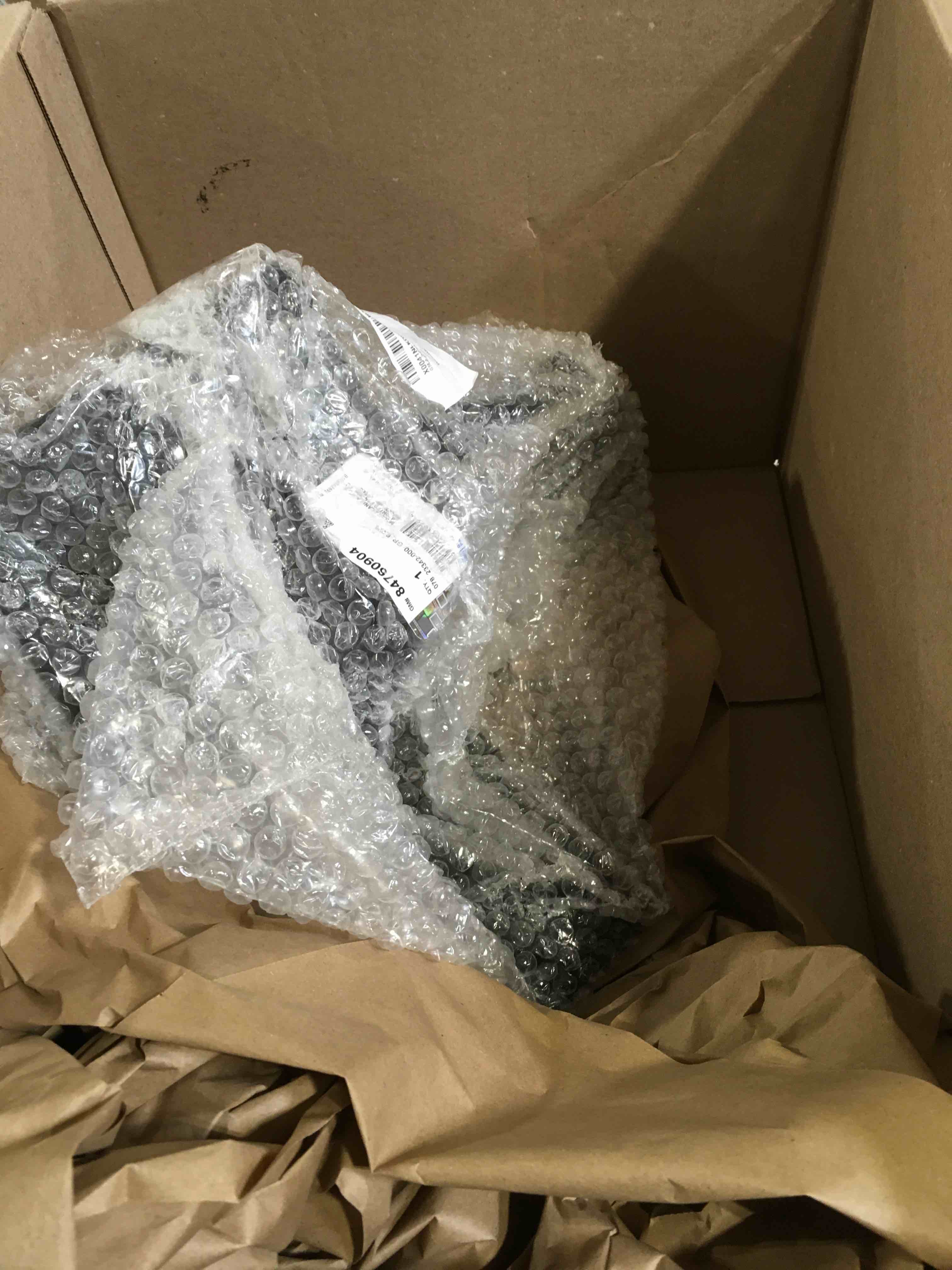 https://s3.amazonaws.com/lotting-images-prod/bidfta/RED6465271_1722613662000.jpeg