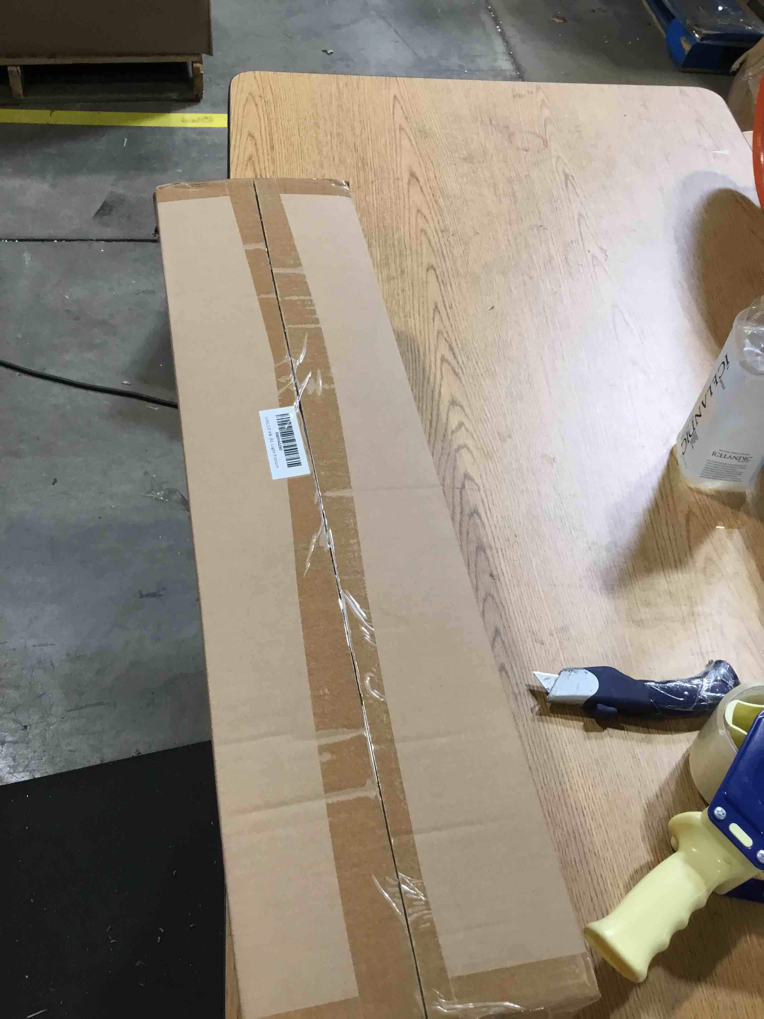 https://s3.amazonaws.com/lotting-images-prod/bidfta/RED6467133_1722971230627.jpeg