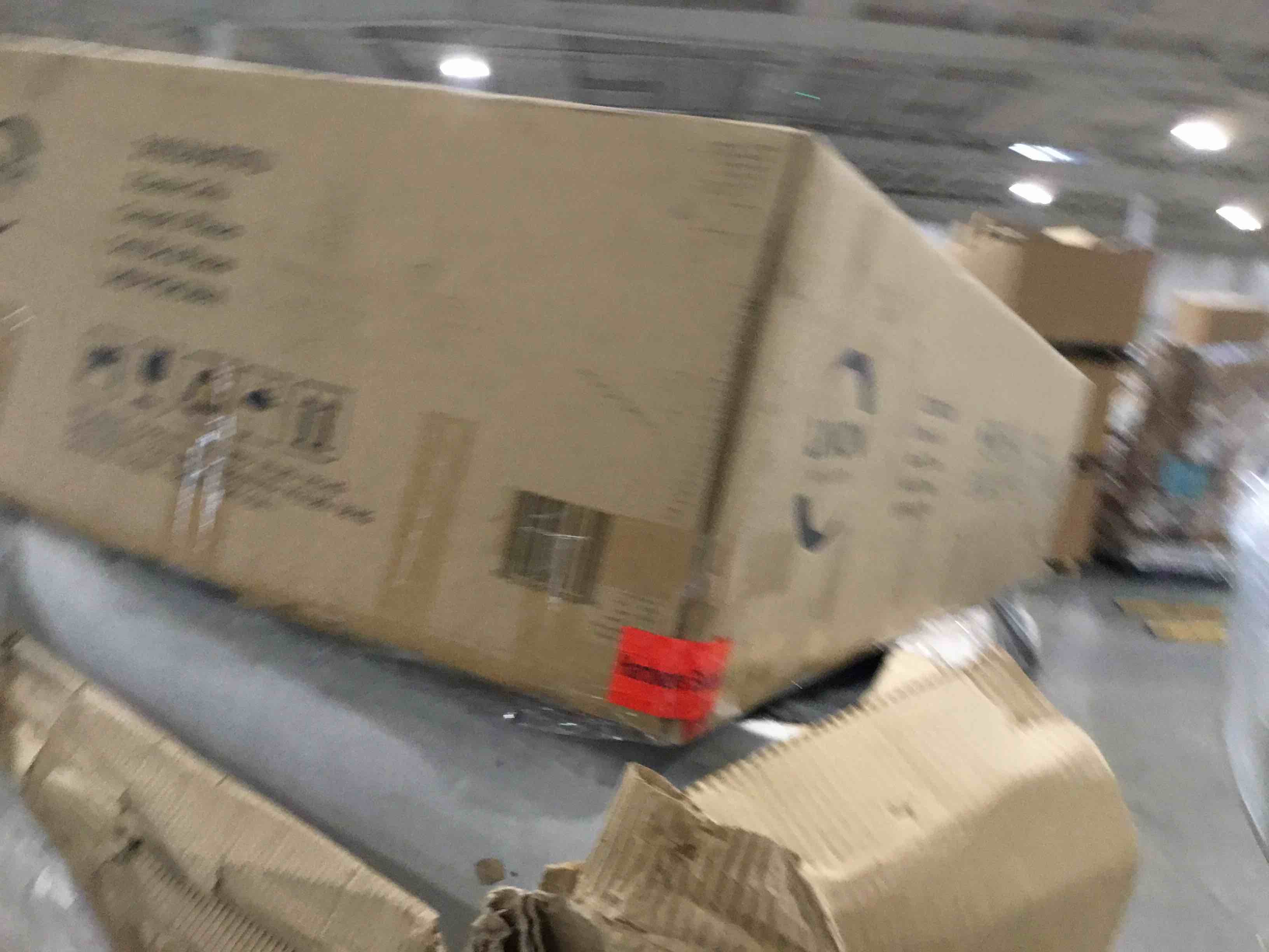 https://s3.amazonaws.com/lotting-images-prod/bidfta/RED6467698_1724246437927.jpeg