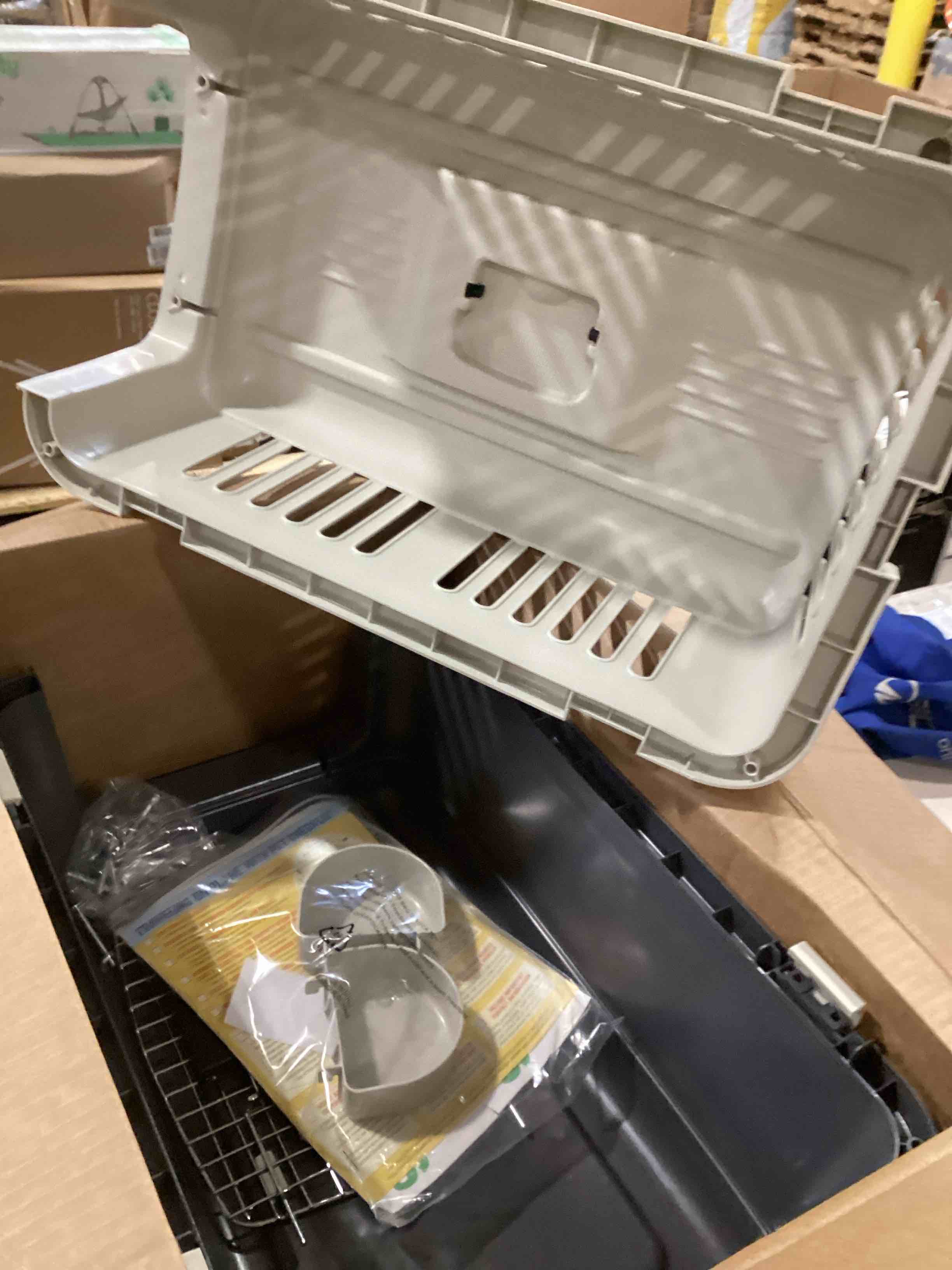 SportPet Designs Plastic Kennels Rolling Plastic Wire Door Travel Dog