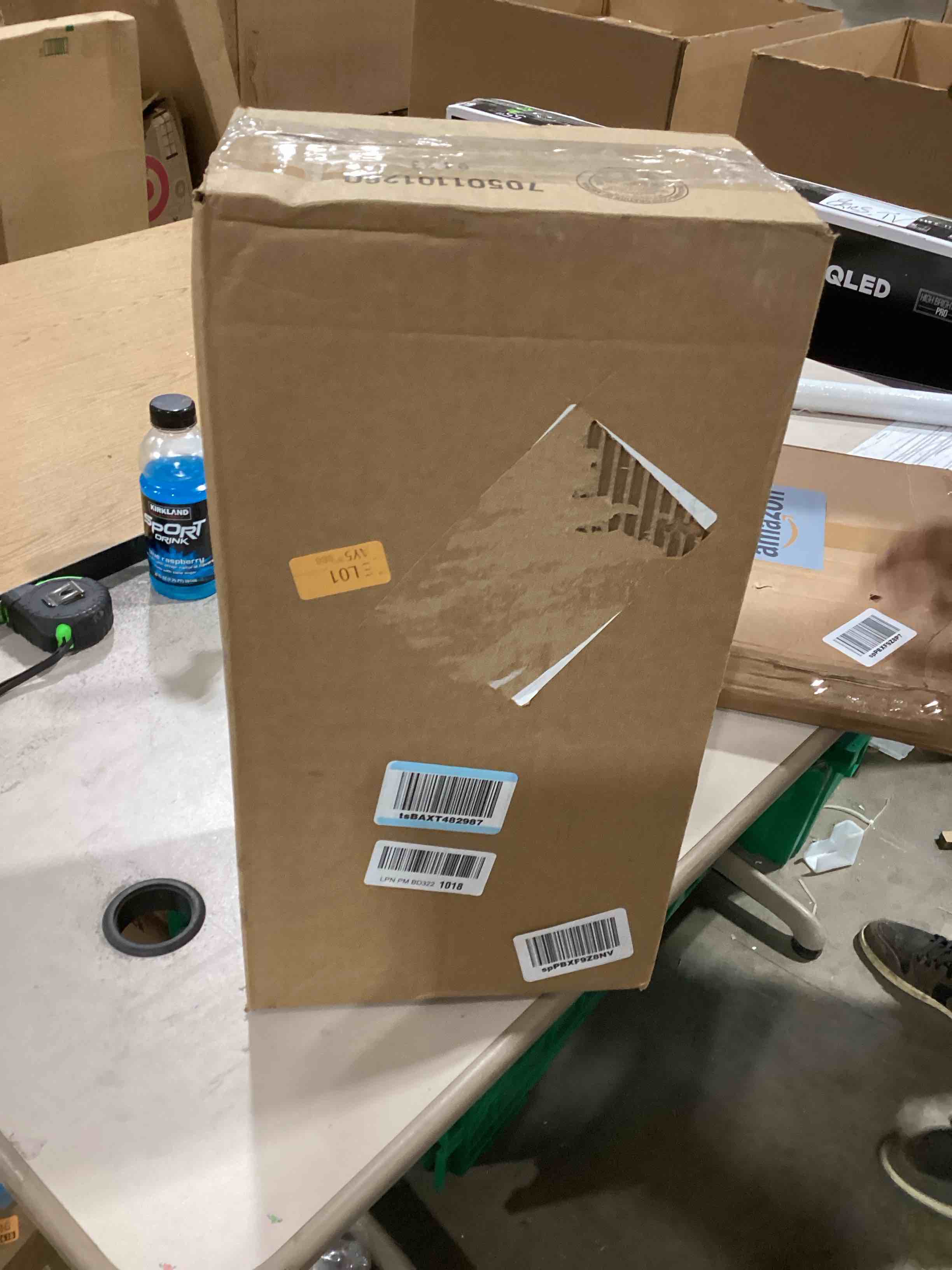 https://s3.amazonaws.com/lotting-images-prod/bidfta/RED6468098_1725536970014.jpeg