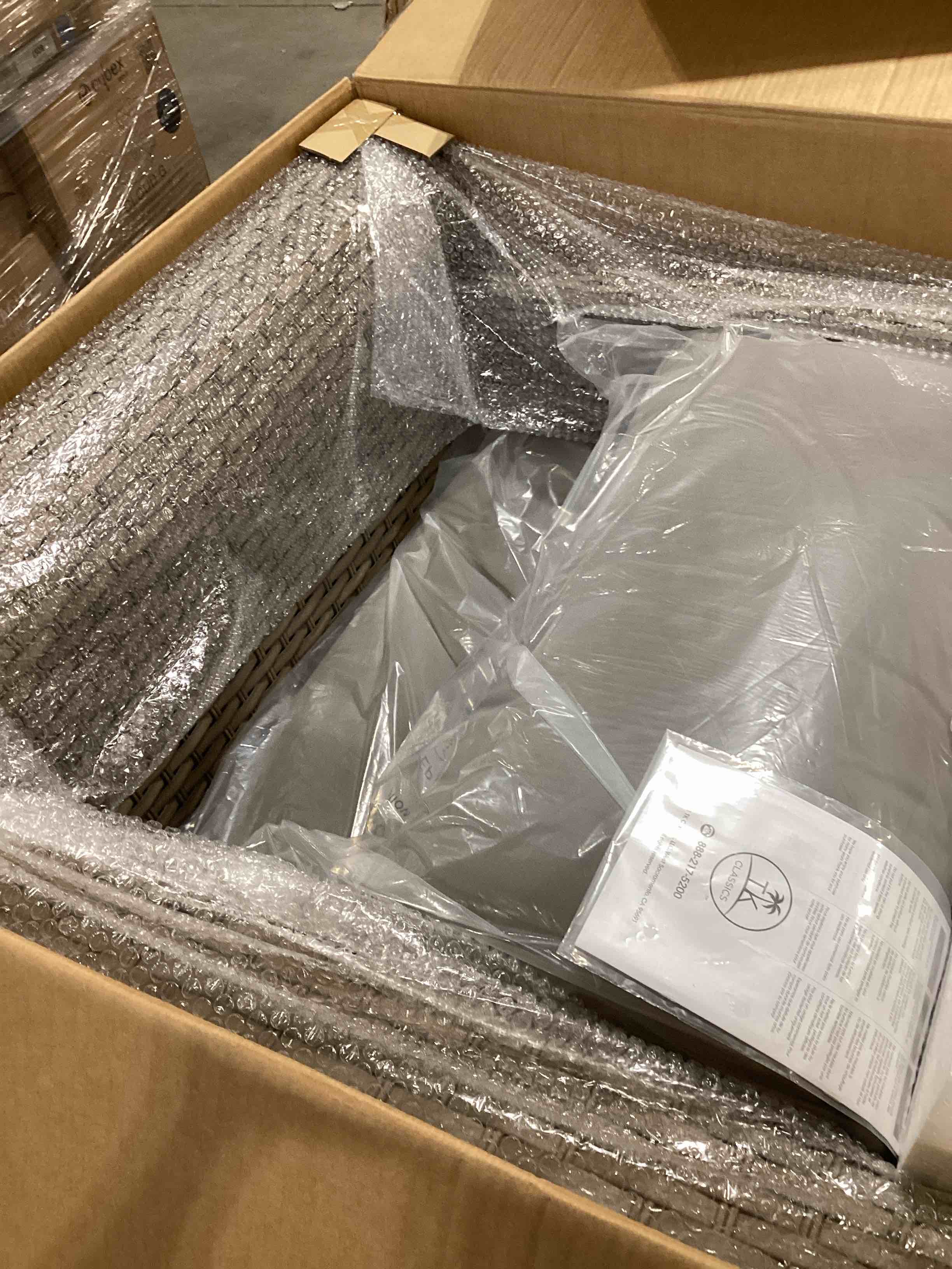 https://s3.amazonaws.com/lotting-images-prod/bidfta/RED6468540_1725464456368.jpeg