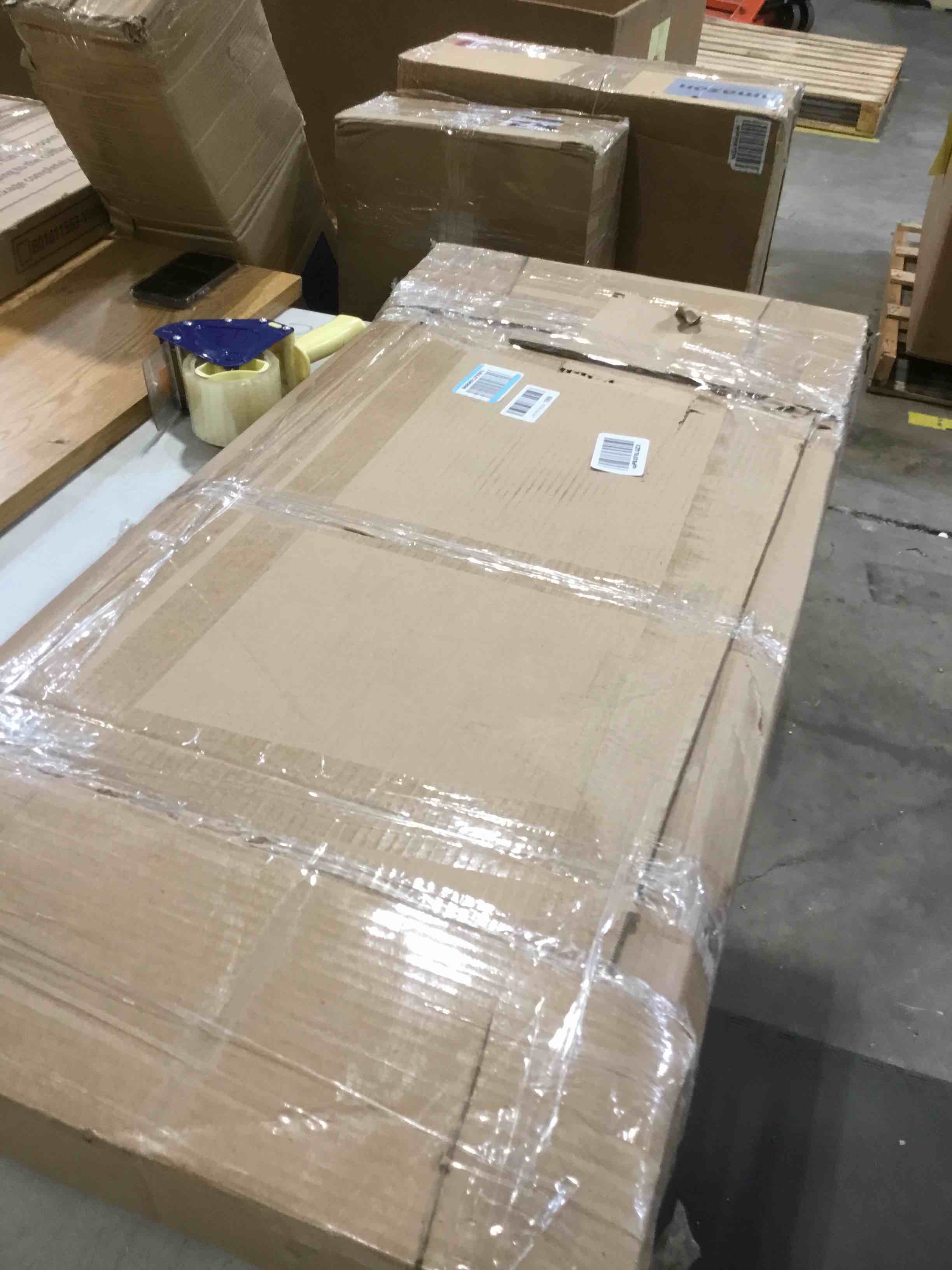 https://s3.amazonaws.com/lotting-images-prod/bidfta/RED6468711_1725559819327.jpeg