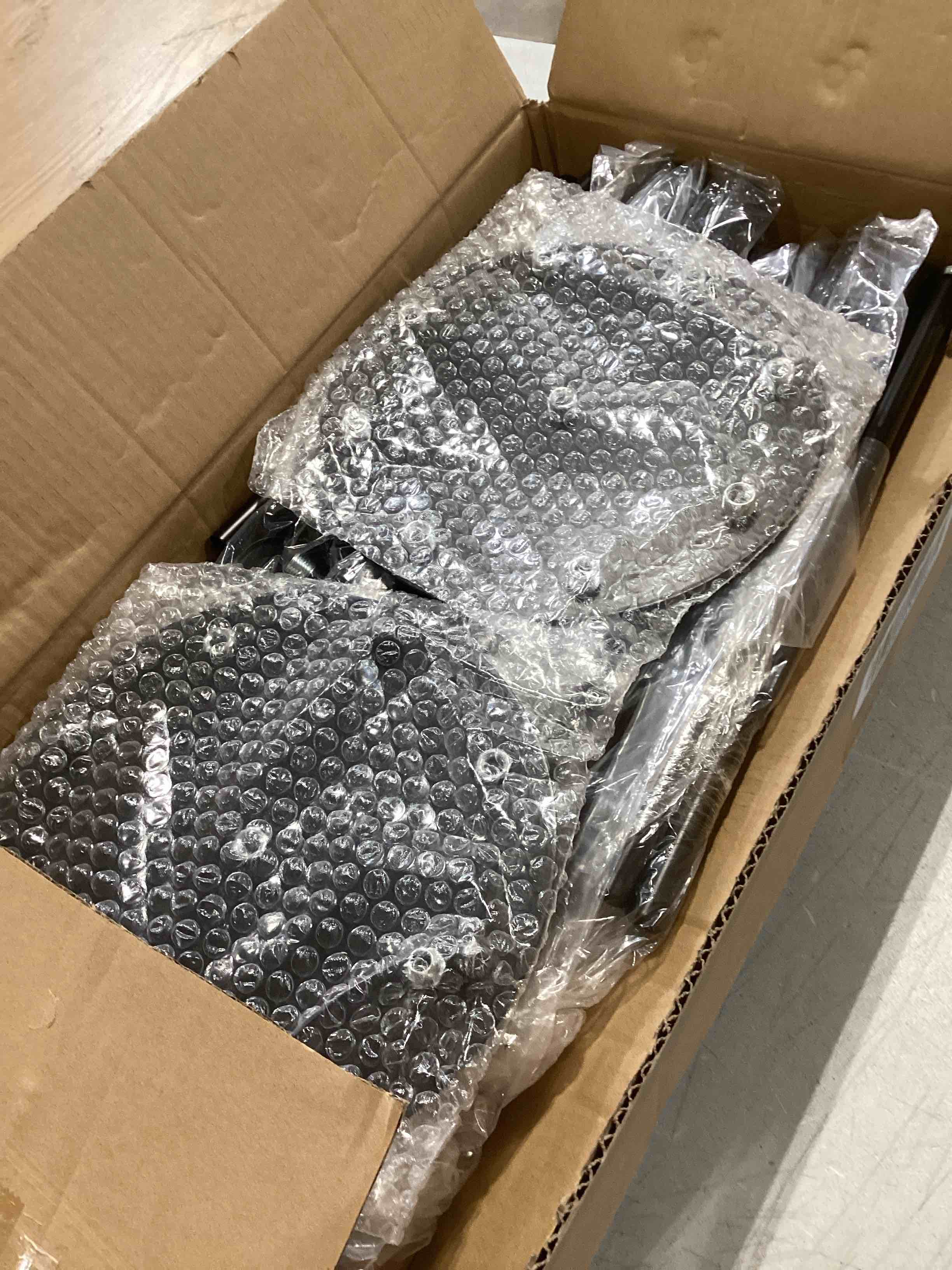 https://s3.amazonaws.com/lotting-images-prod/bidfta/RED6469078_1725892040101.jpeg