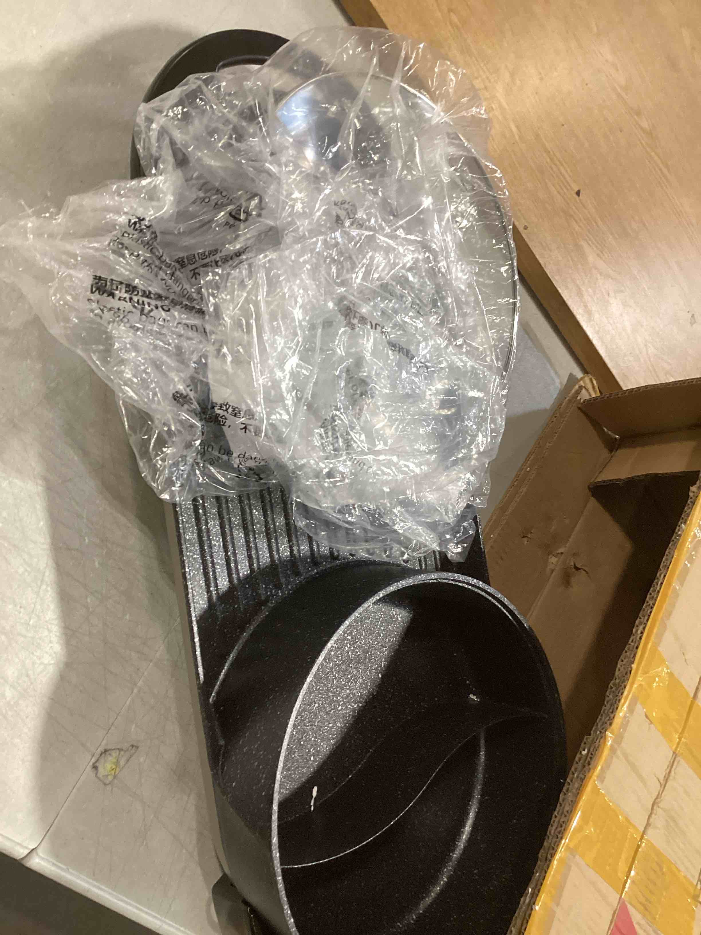 https://s3.amazonaws.com/lotting-images-prod/bidfta/RED6469585_1726236249890.jpeg