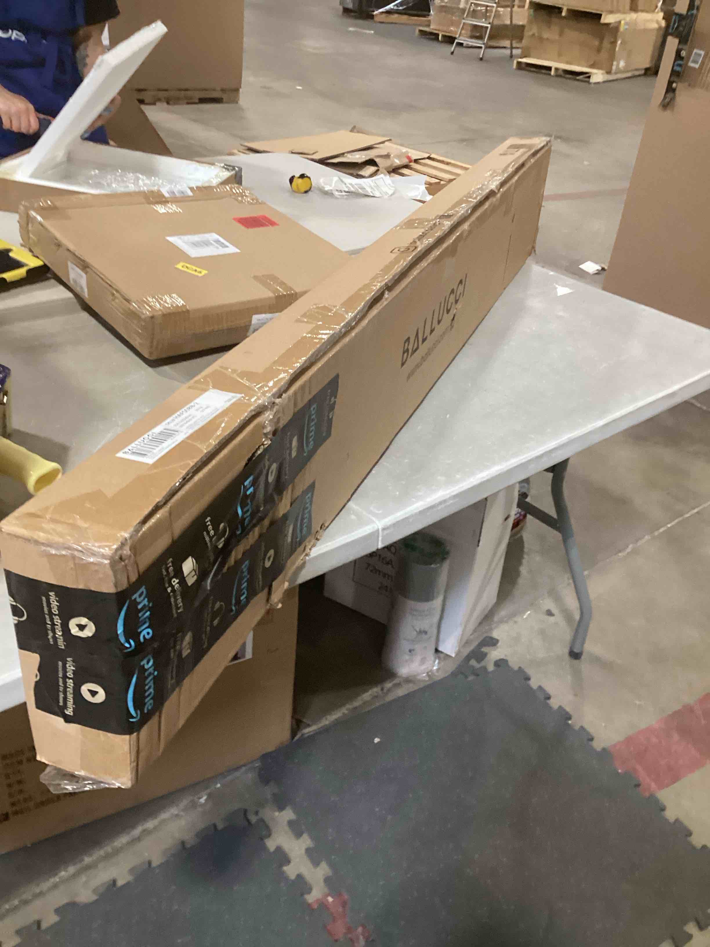 https://s3.amazonaws.com/lotting-images-prod/bidfta/RED6471880_1720448241993.jpeg