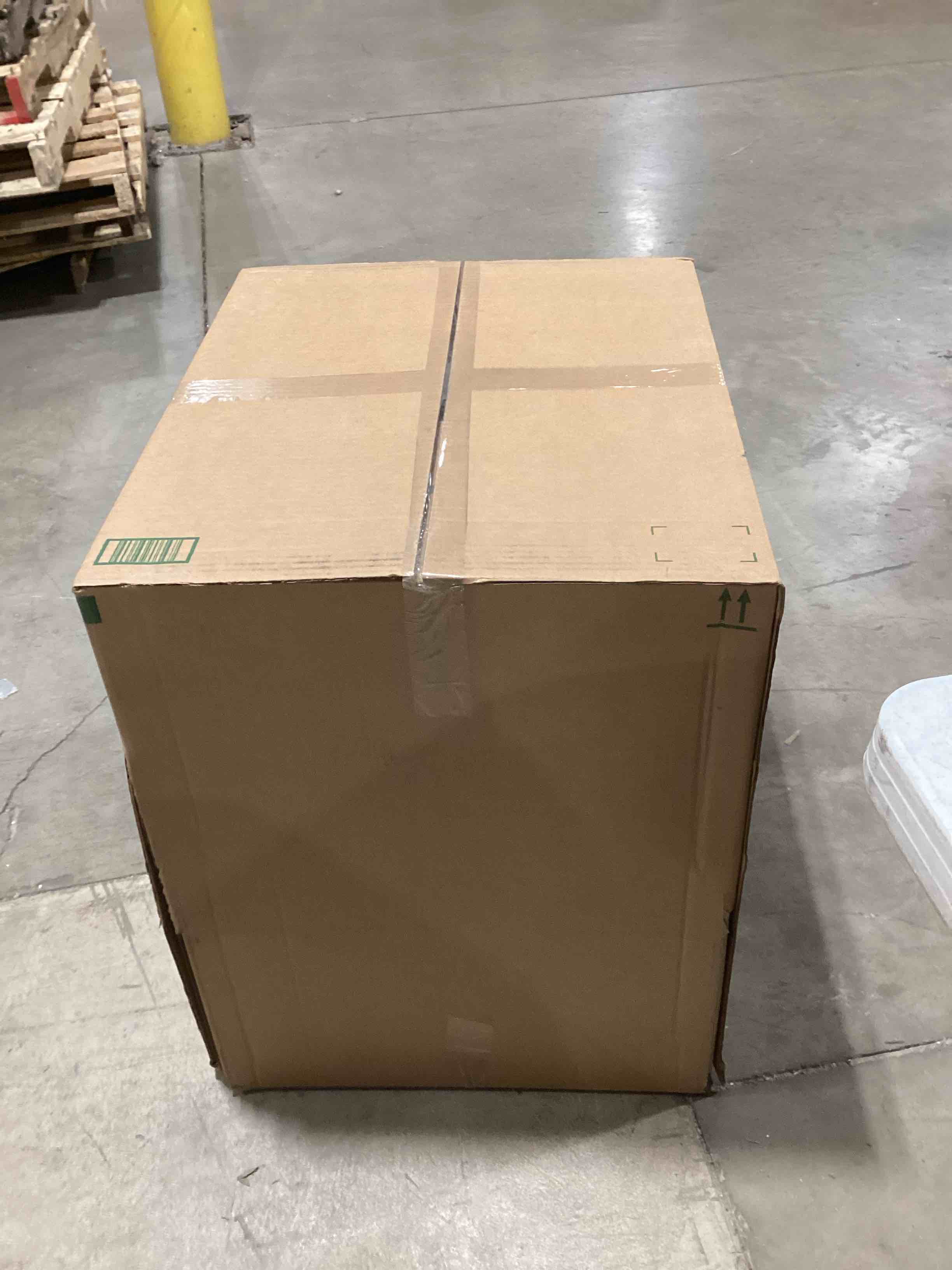 https://s3.amazonaws.com/lotting-images-prod/bidfta/RED6472728_1729166194828.jpeg