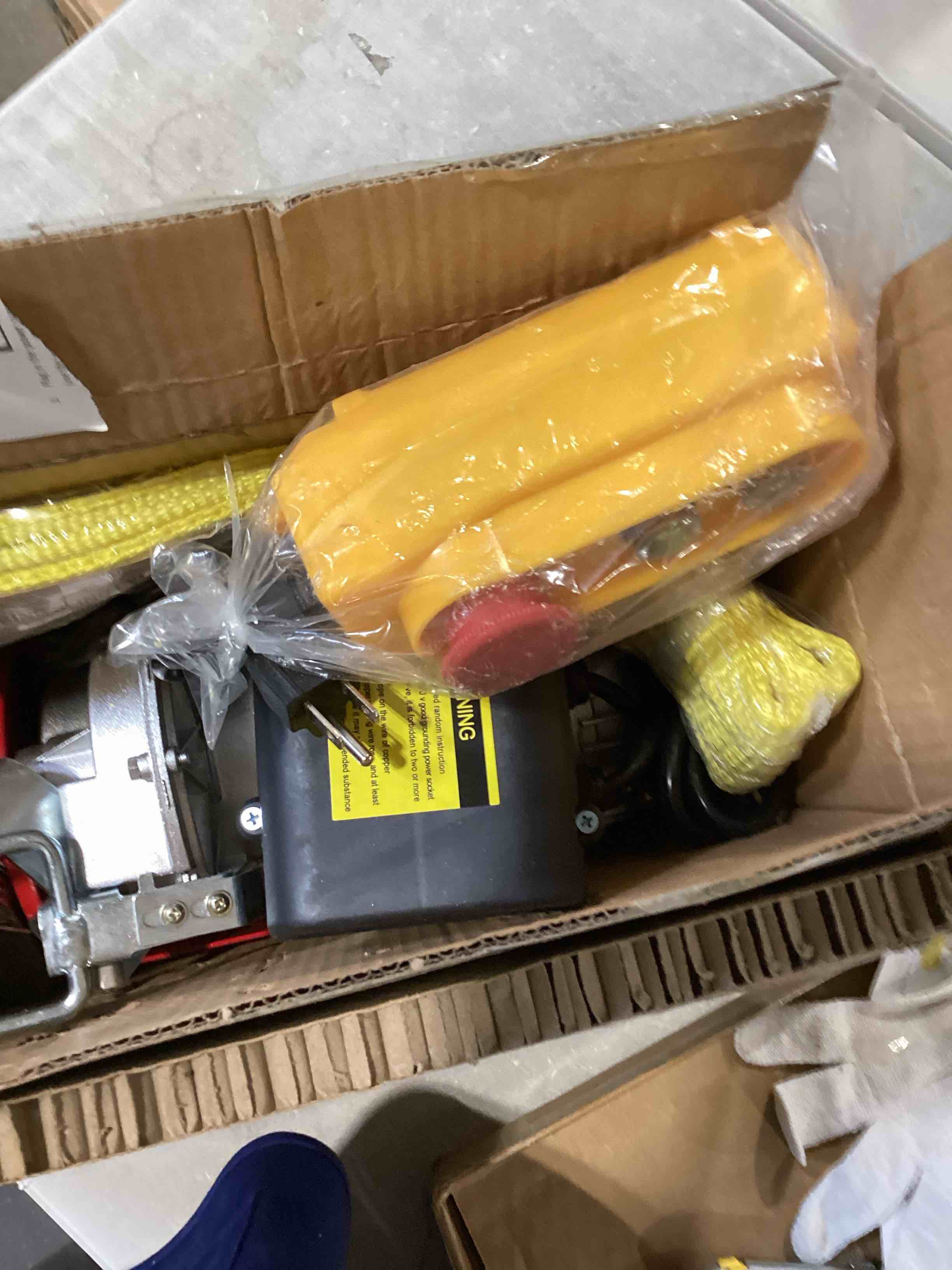 https://s3.amazonaws.com/lotting-images-prod/bidfta/RED6472990_1721752032562.jpeg