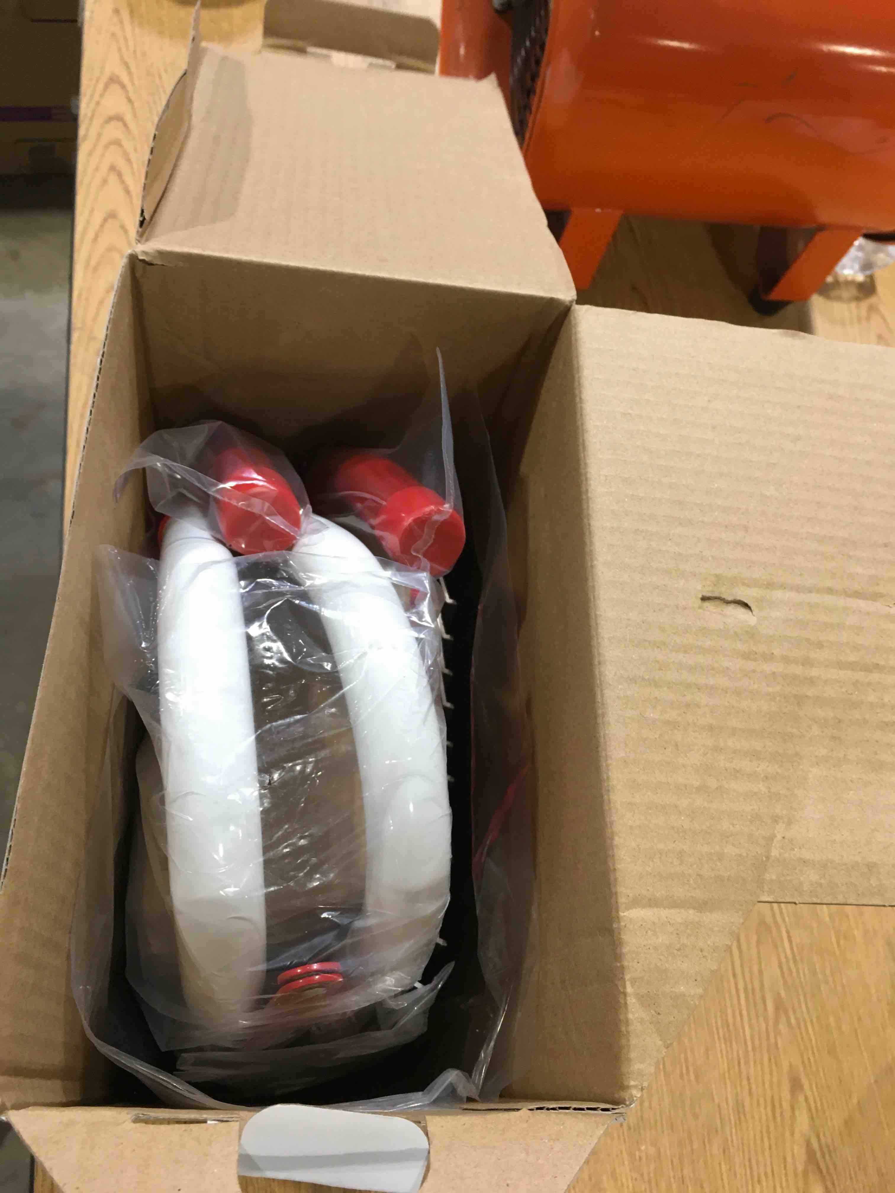 https://s3.amazonaws.com/lotting-images-prod/bidfta/RED6473167_1722362931329.jpeg