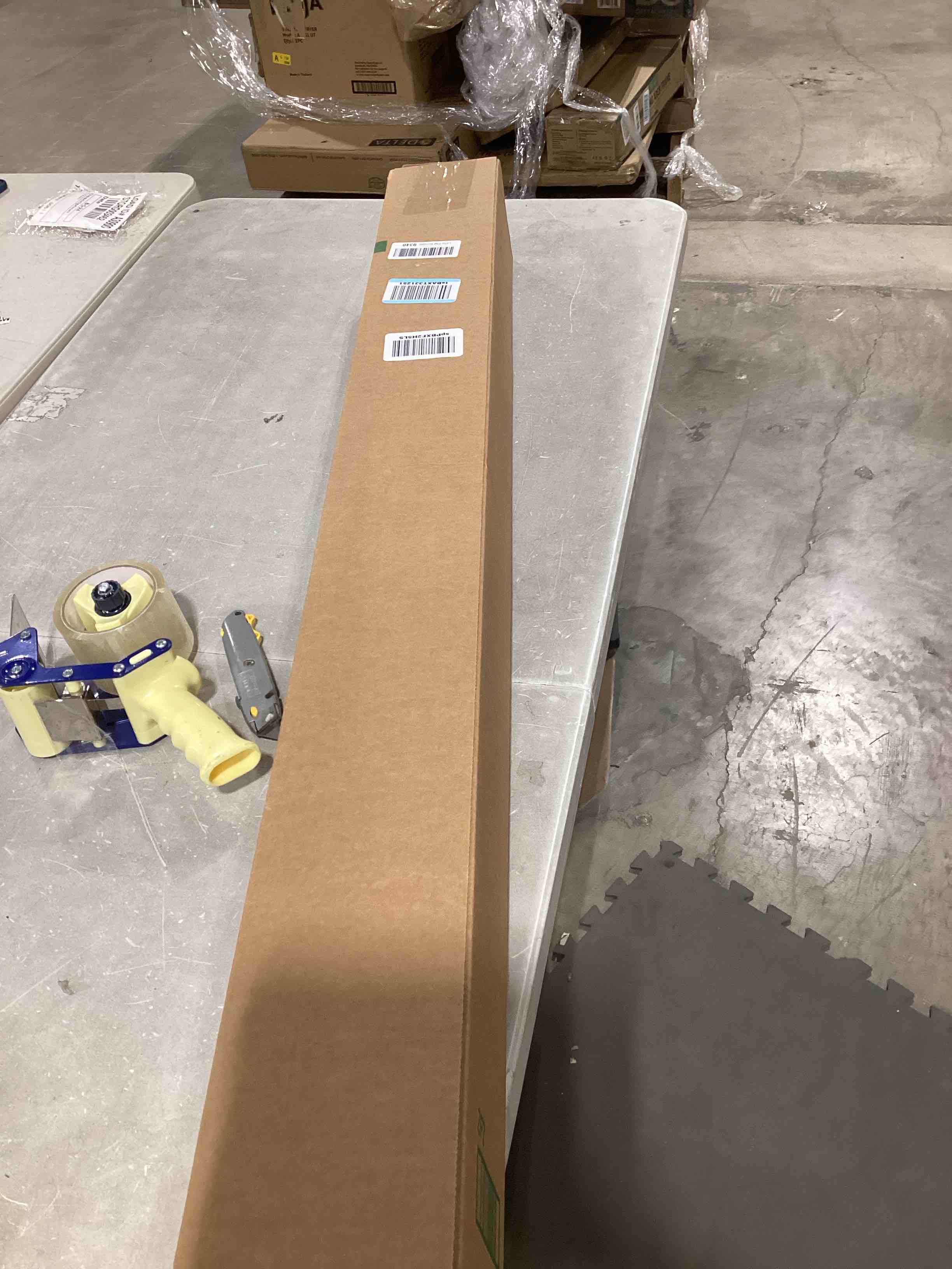 https://s3.amazonaws.com/lotting-images-prod/bidfta/RED6473905_1723637276943.jpeg